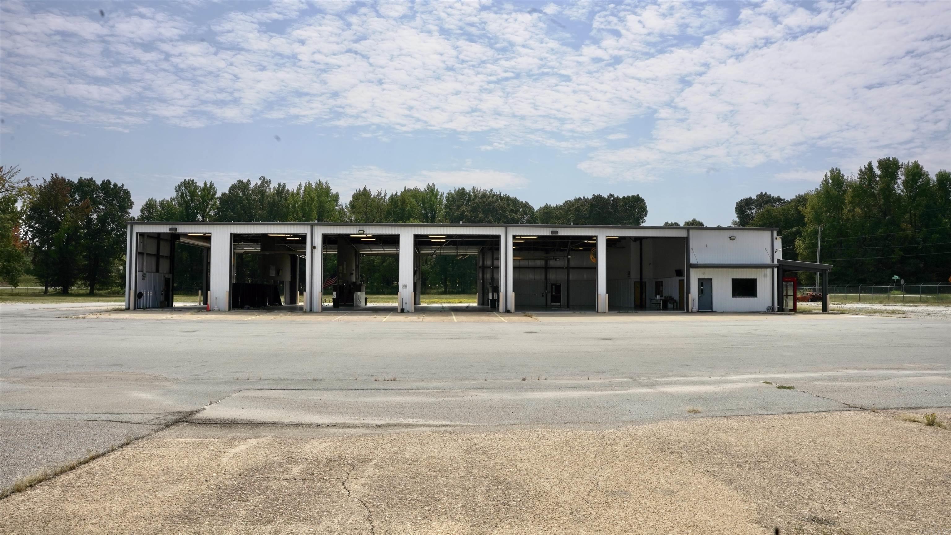 5511 Stadium Boulevard Property Photo 13