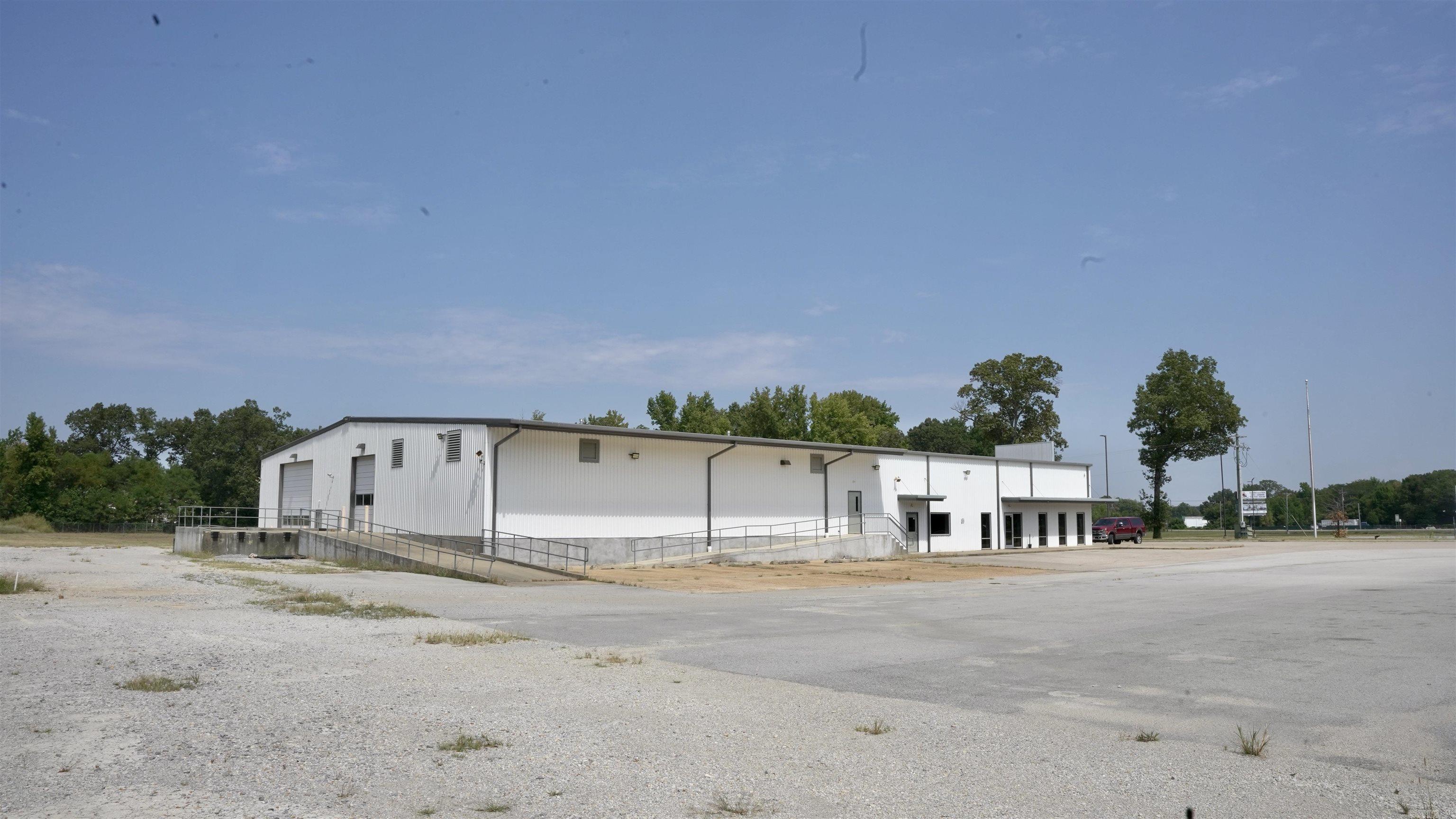 5511 Stadium Boulevard Property Photo 18