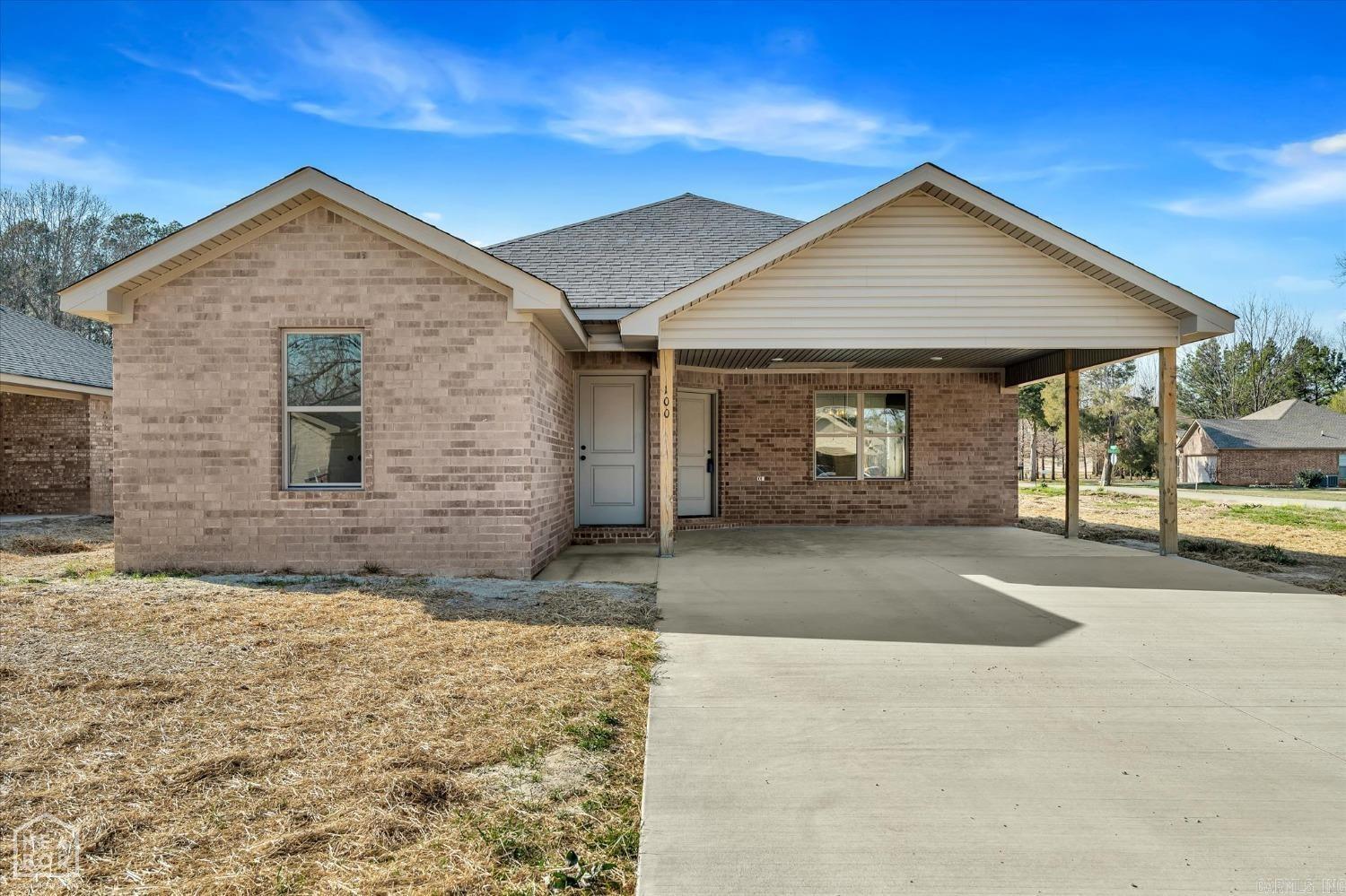 100 Weston Cove Property Photo 1