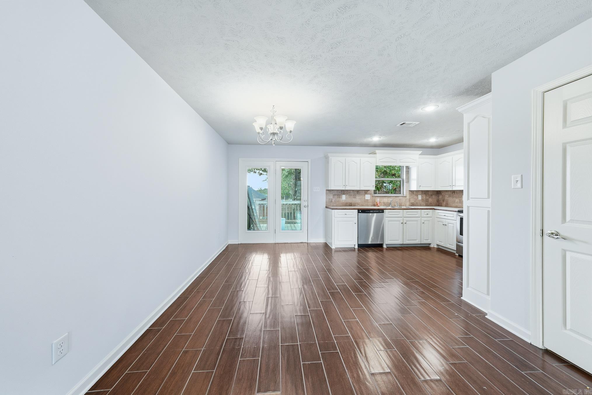 27 Highplains Drive Property Photo 6