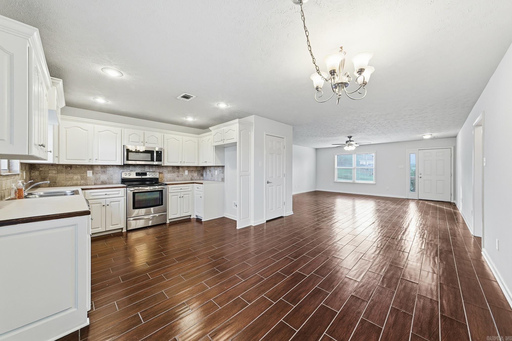 27 Highplains Drive Property Photo 7