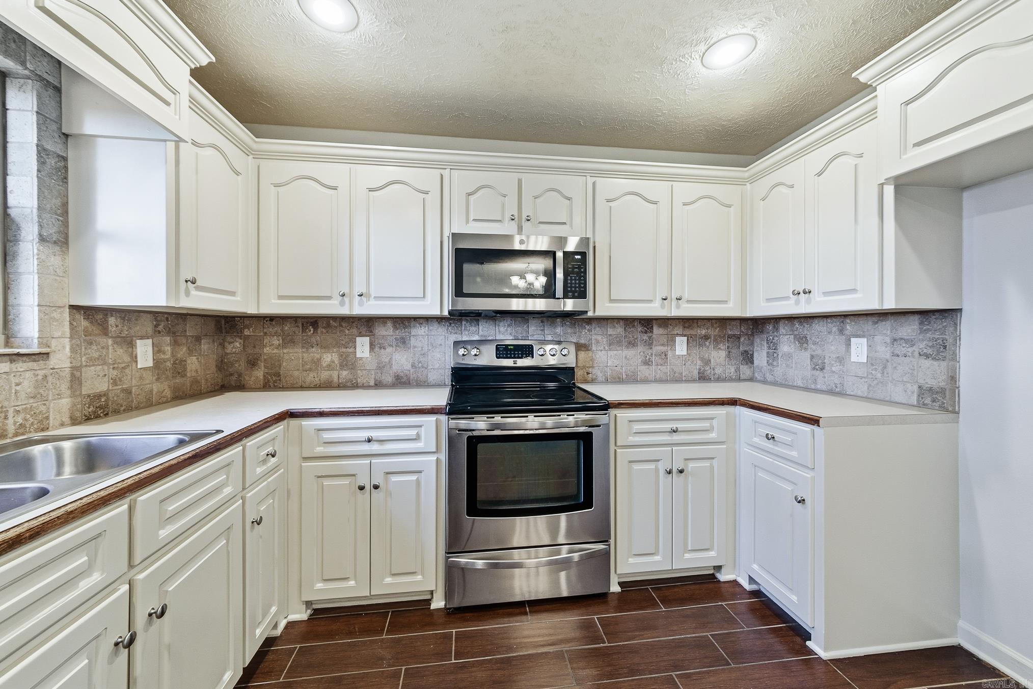 27 Highplains Drive Property Photo 10
