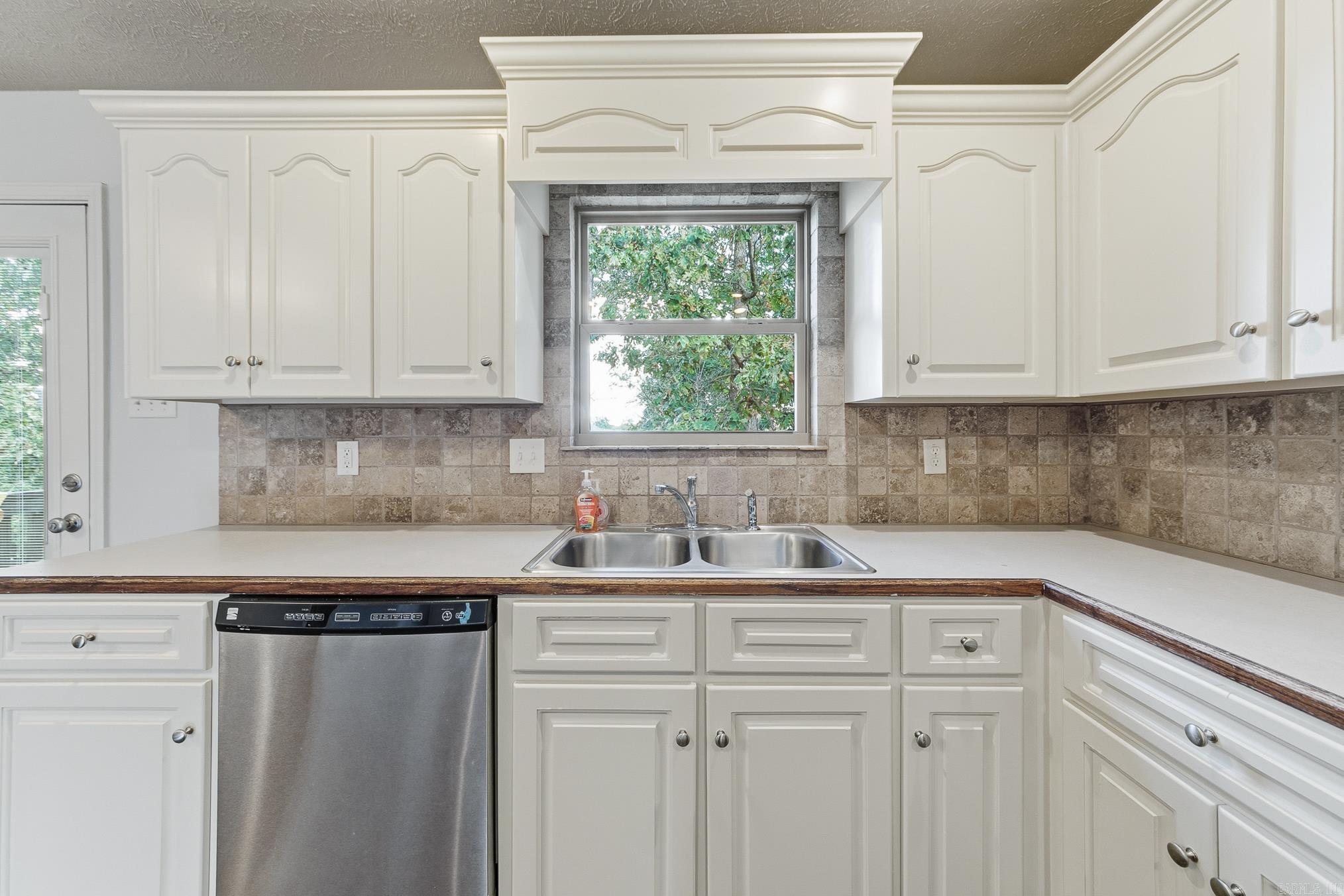 27 Highplains Drive Property Photo 11