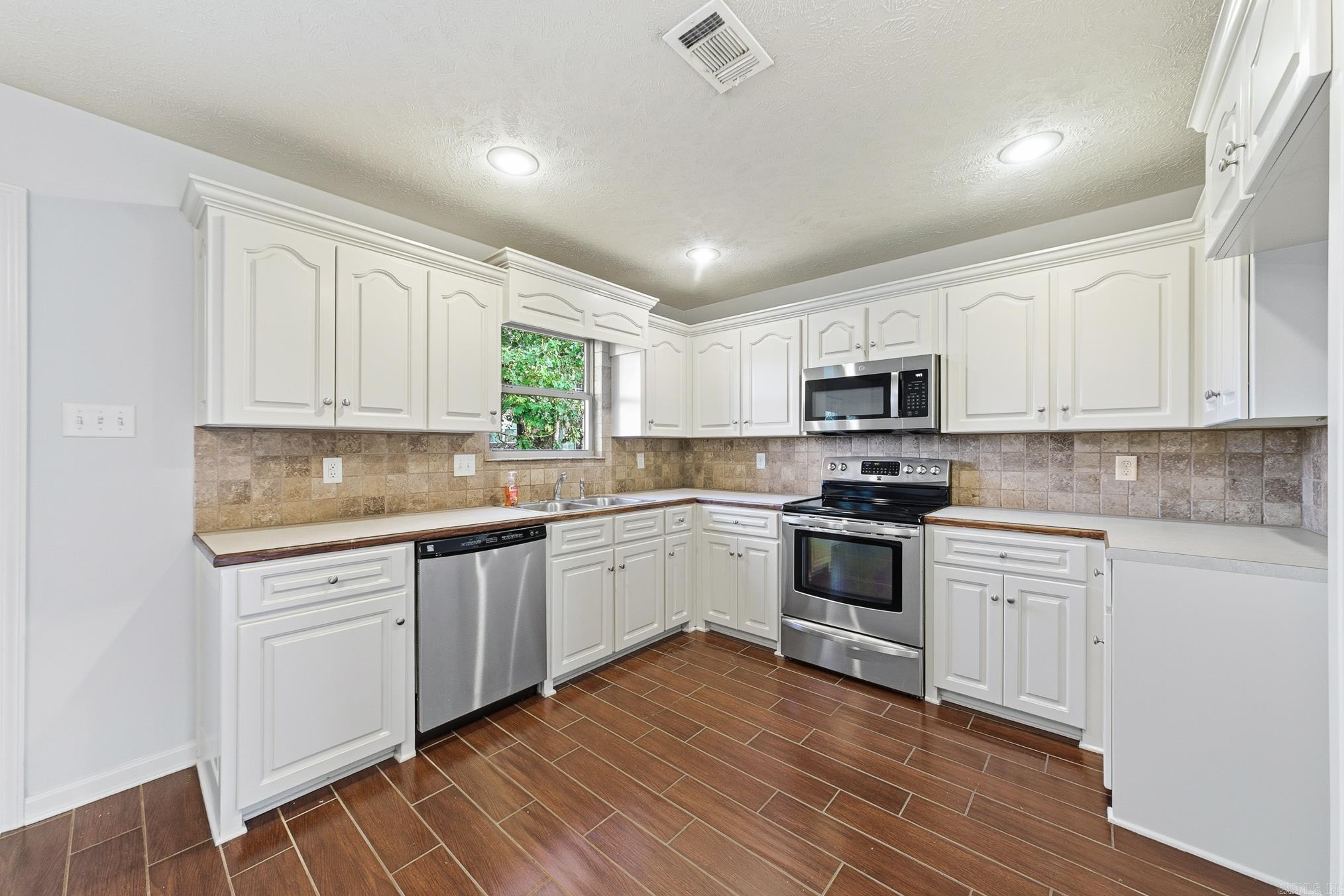 27 Highplains Drive Property Photo 13