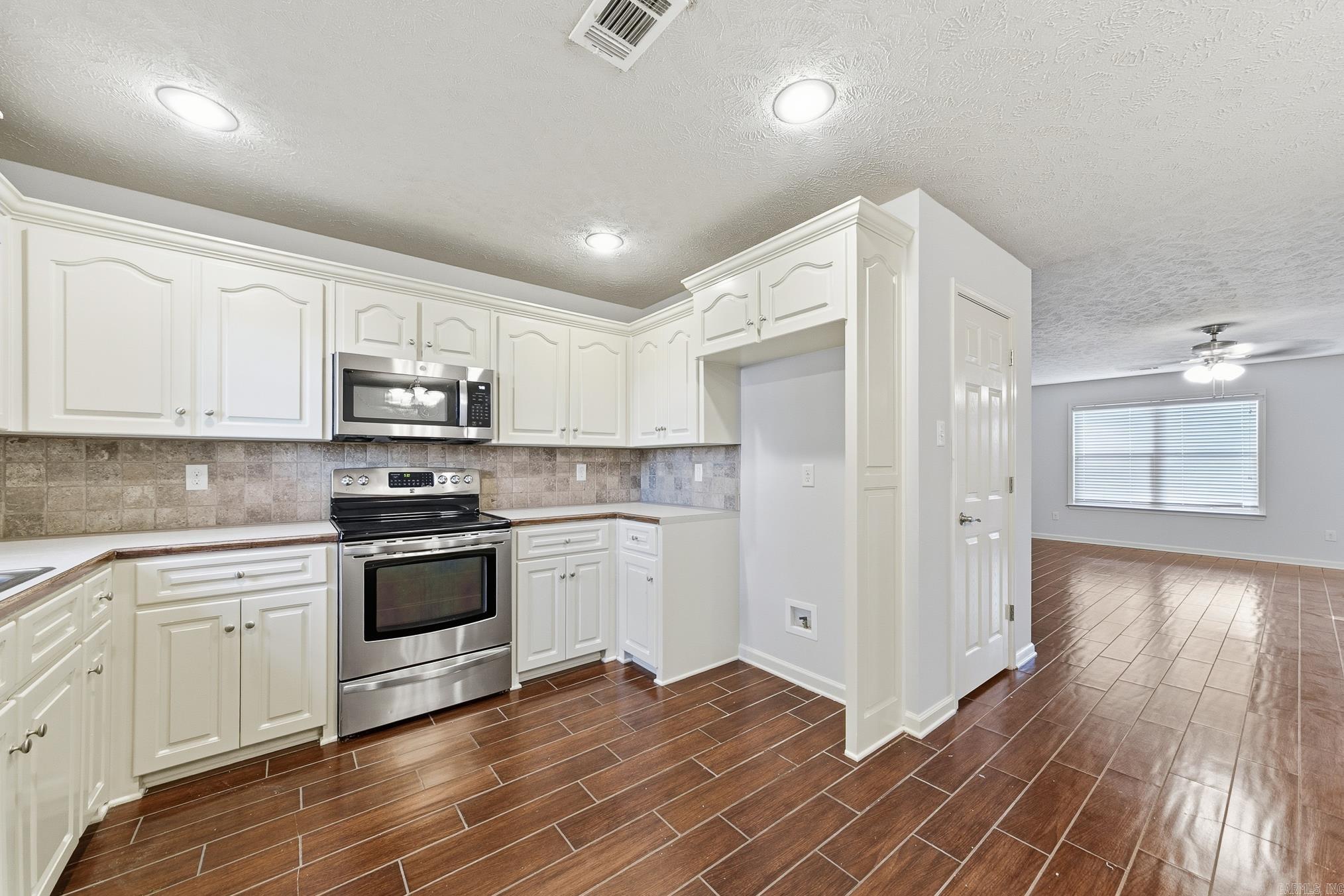 27 Highplains Drive Property Photo 14