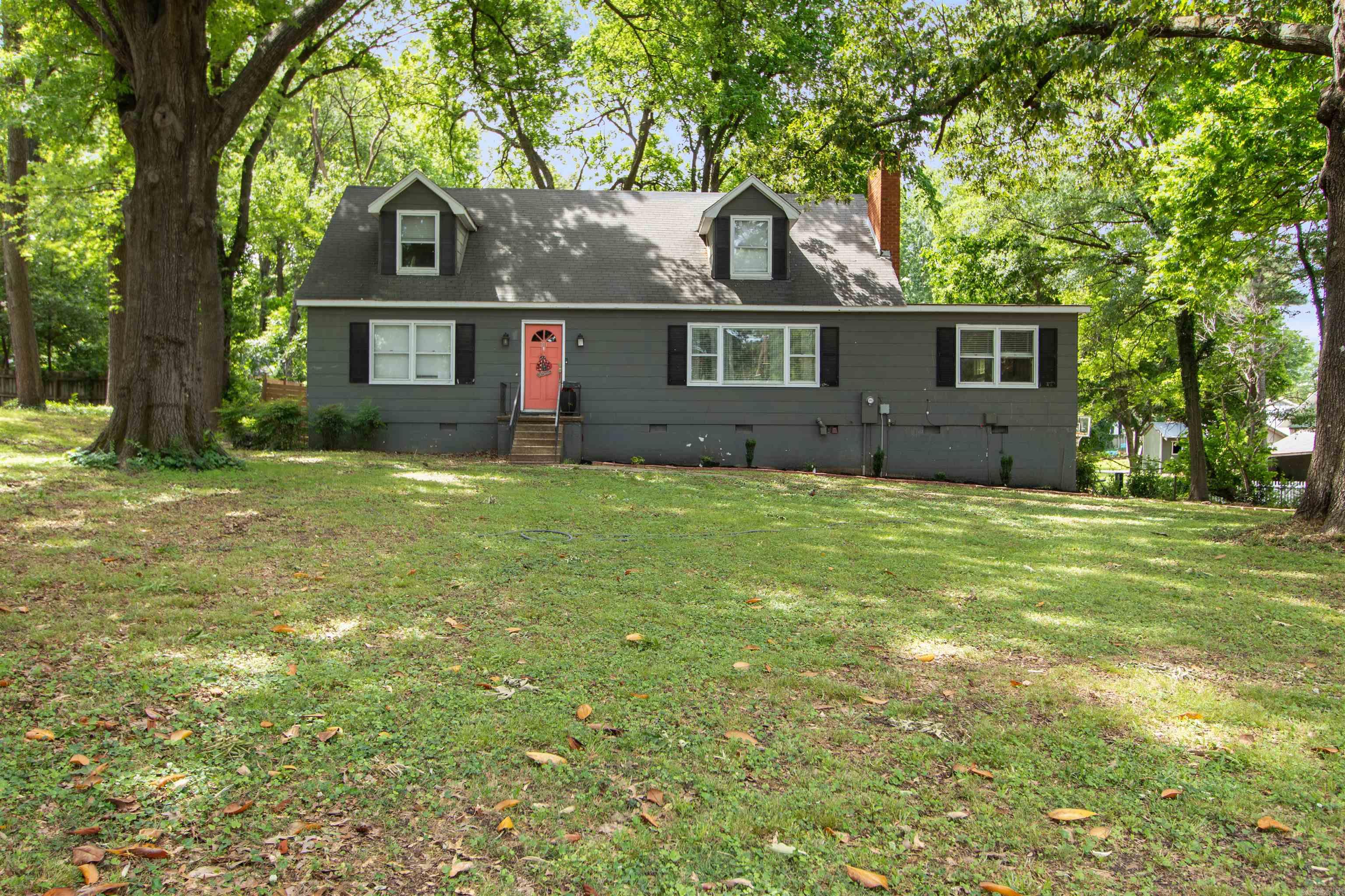 311 W. Elm St. Property Photo 1