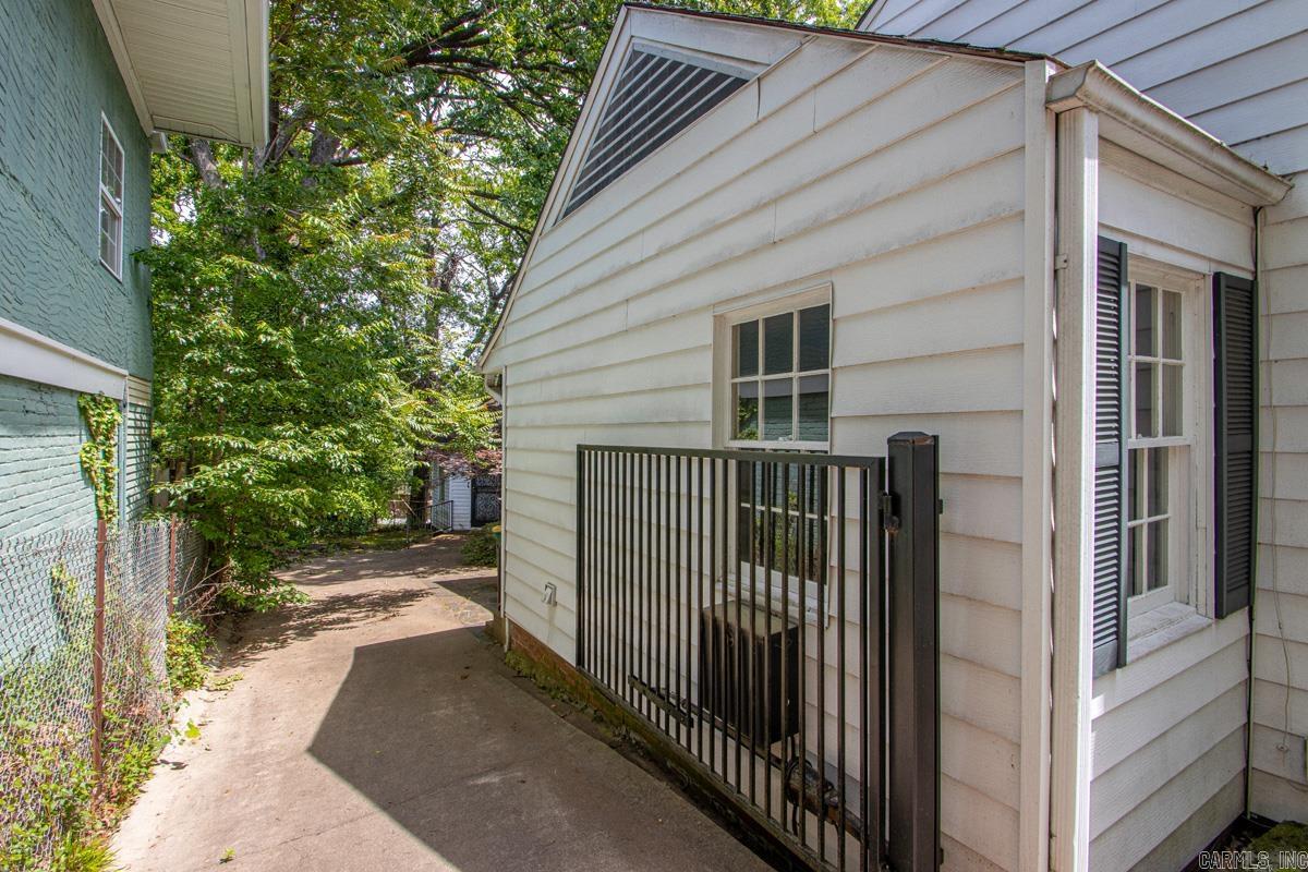 407 Walnut Street Property Photo 4