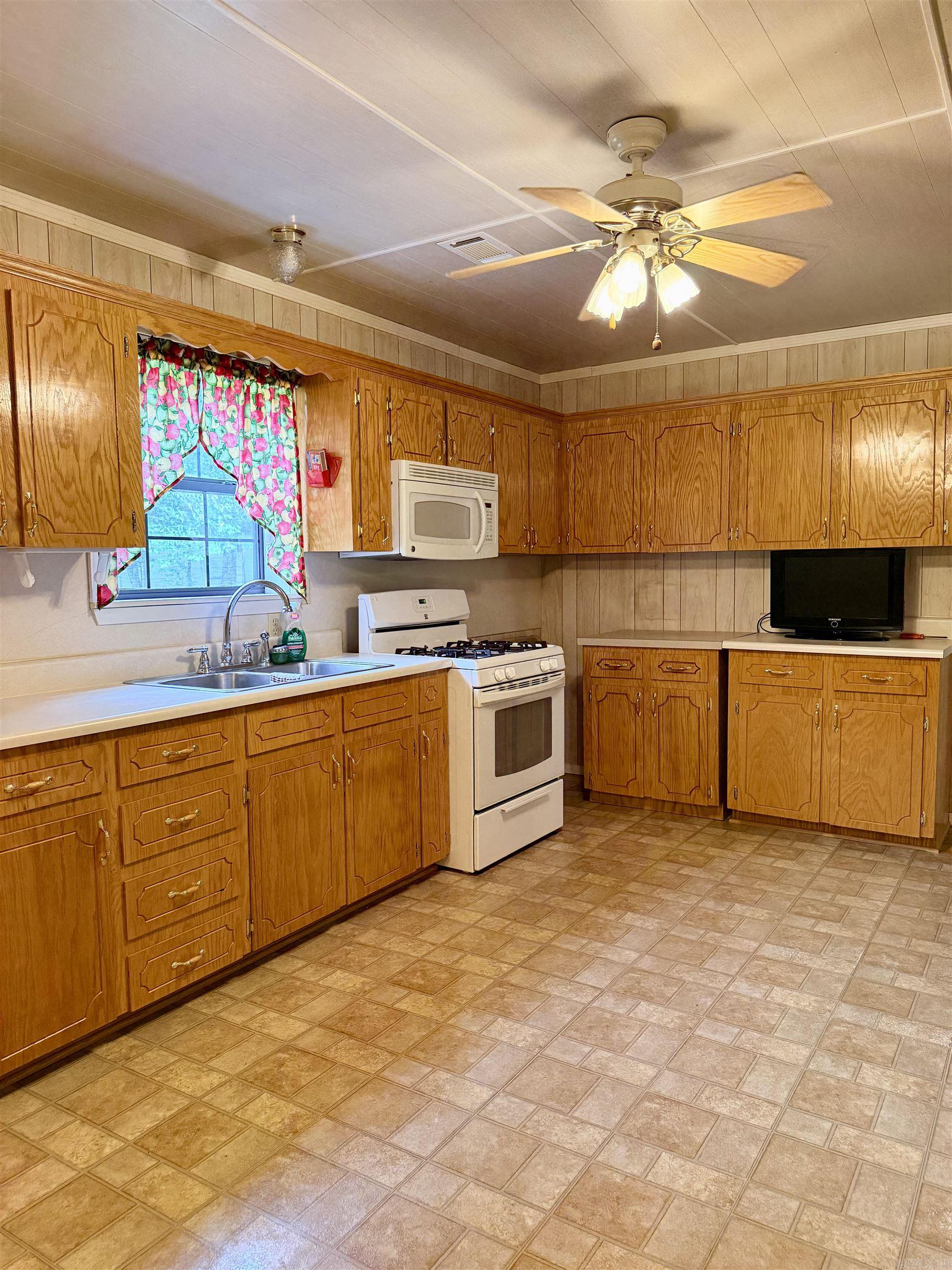 303 Burnett Road Property Photo 12