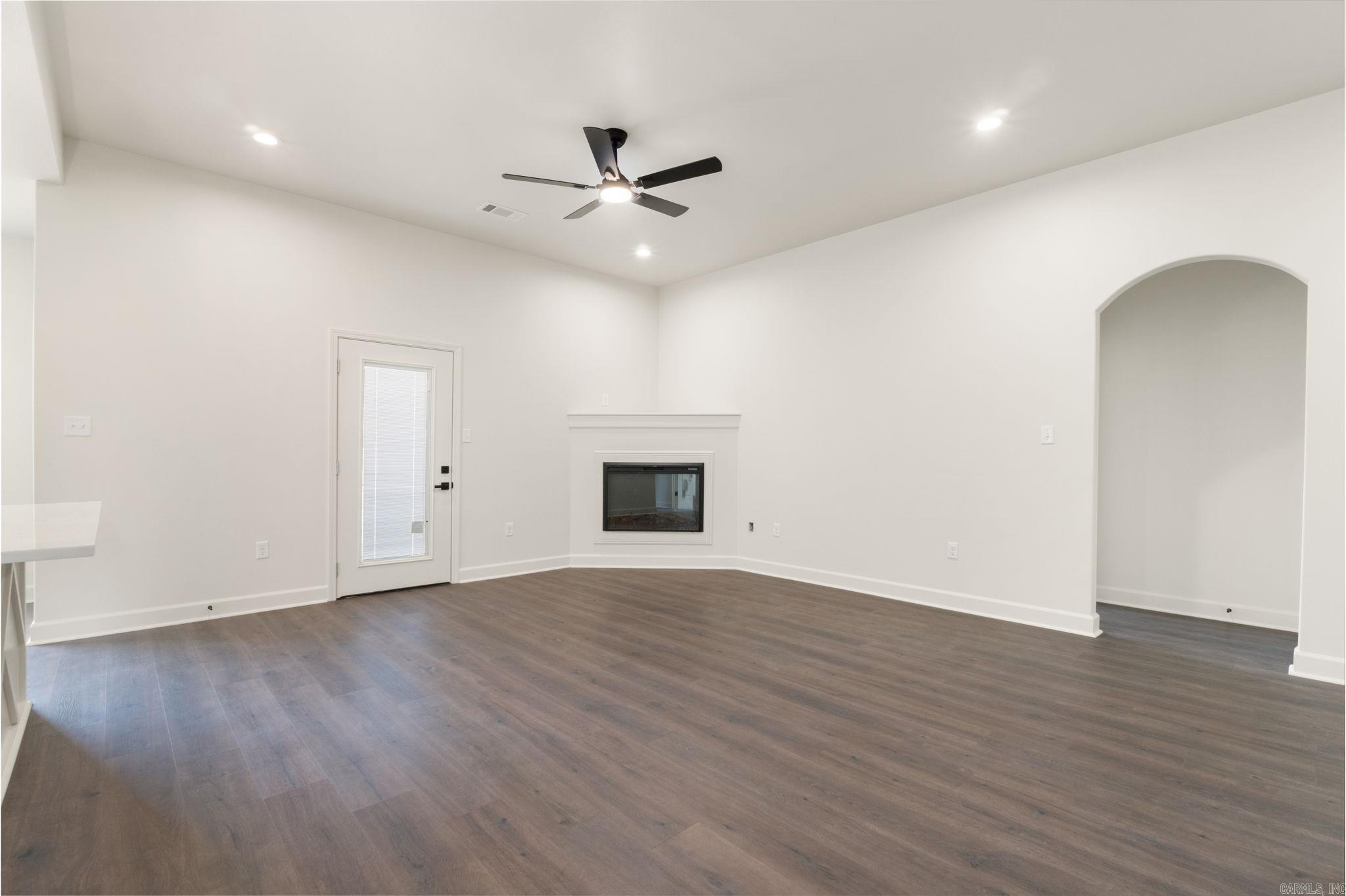 55 Springtree Circle Property Photo 4