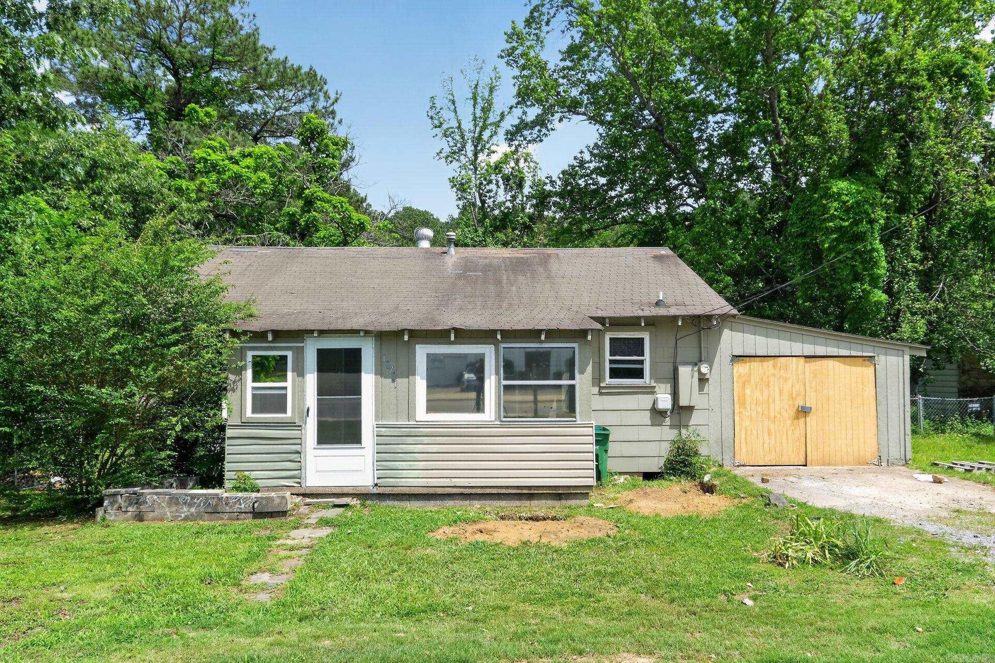 10701 Chicot Road Property Photo 2