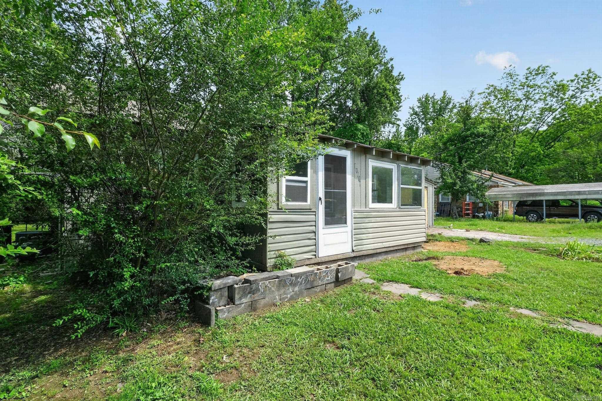 10701 Chicot Road Property Photo 8