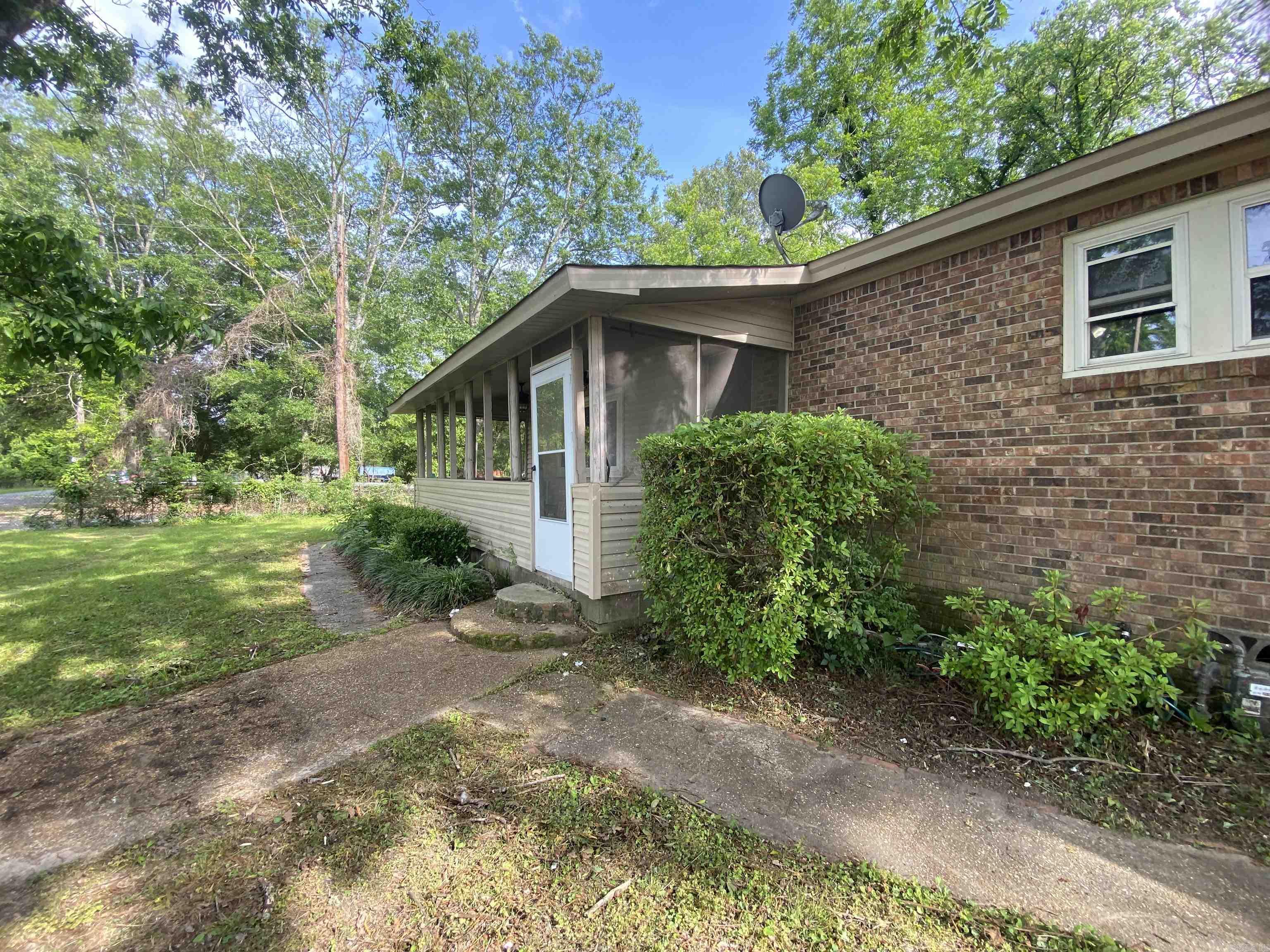 164 E Main Street Property Photo 2