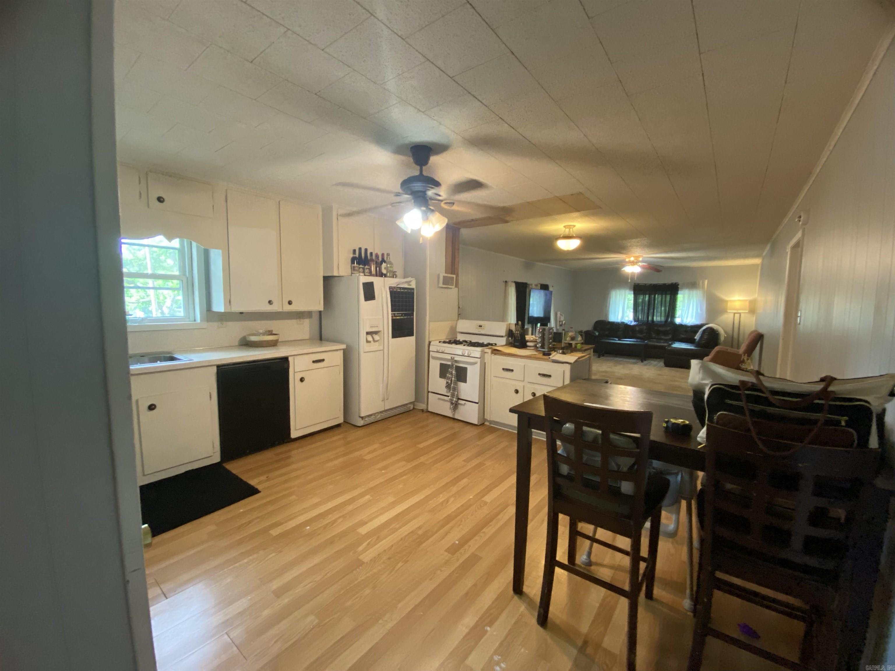 164 E Main Street Property Photo 5