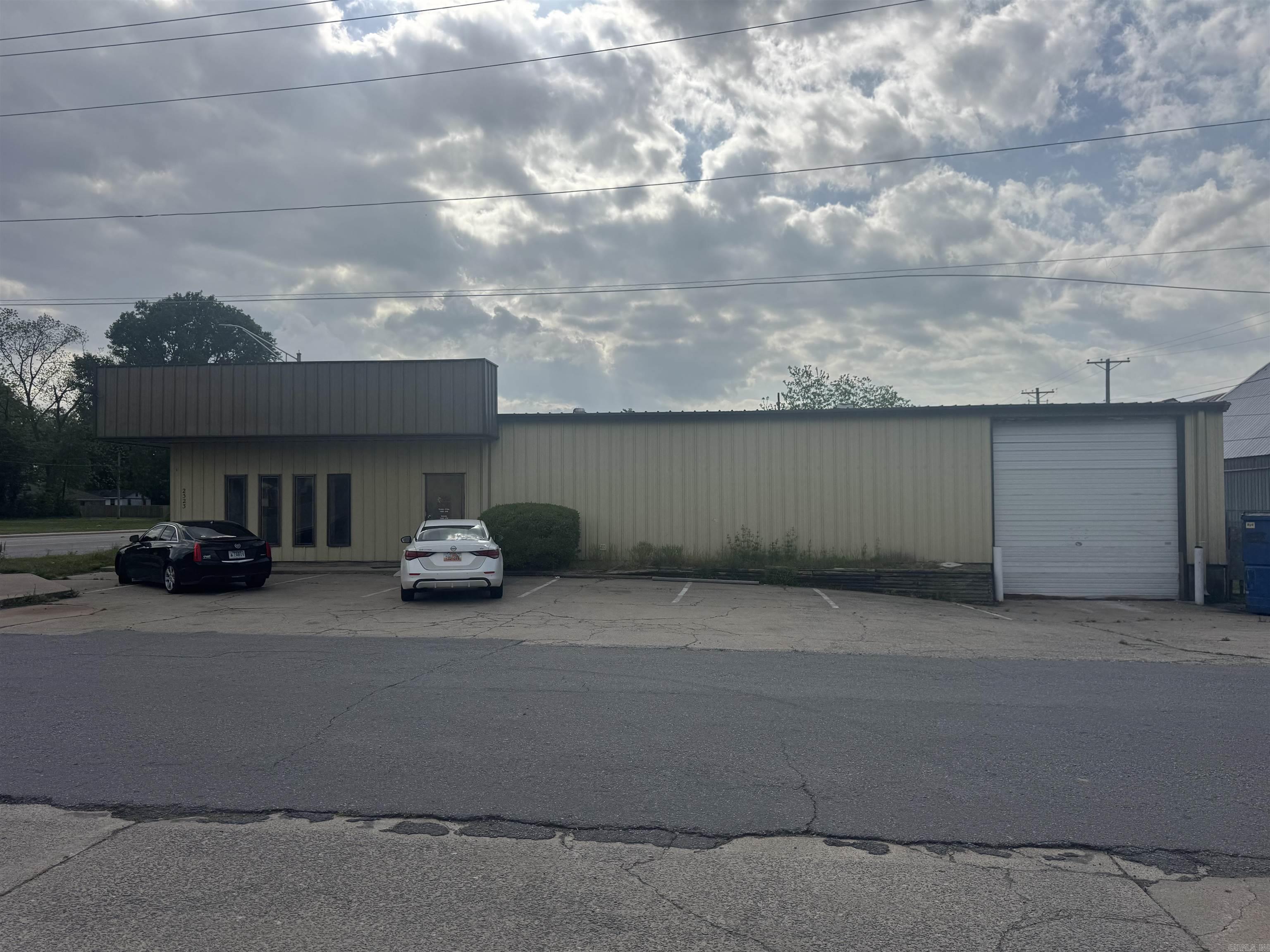 2323 E Broadway Street Property Photo 2