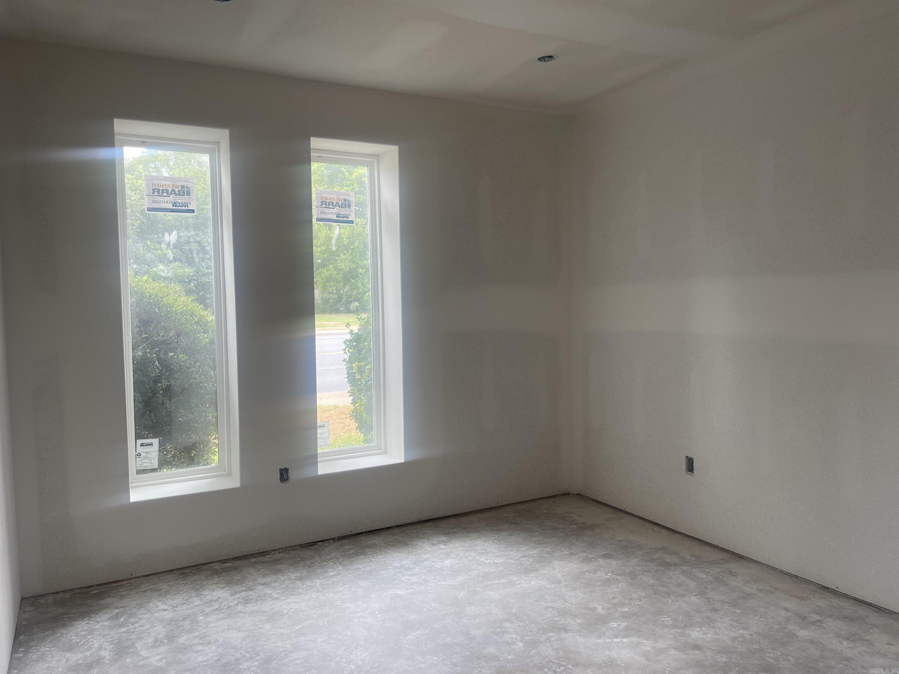 2323 E Broadway Street Property Photo 5