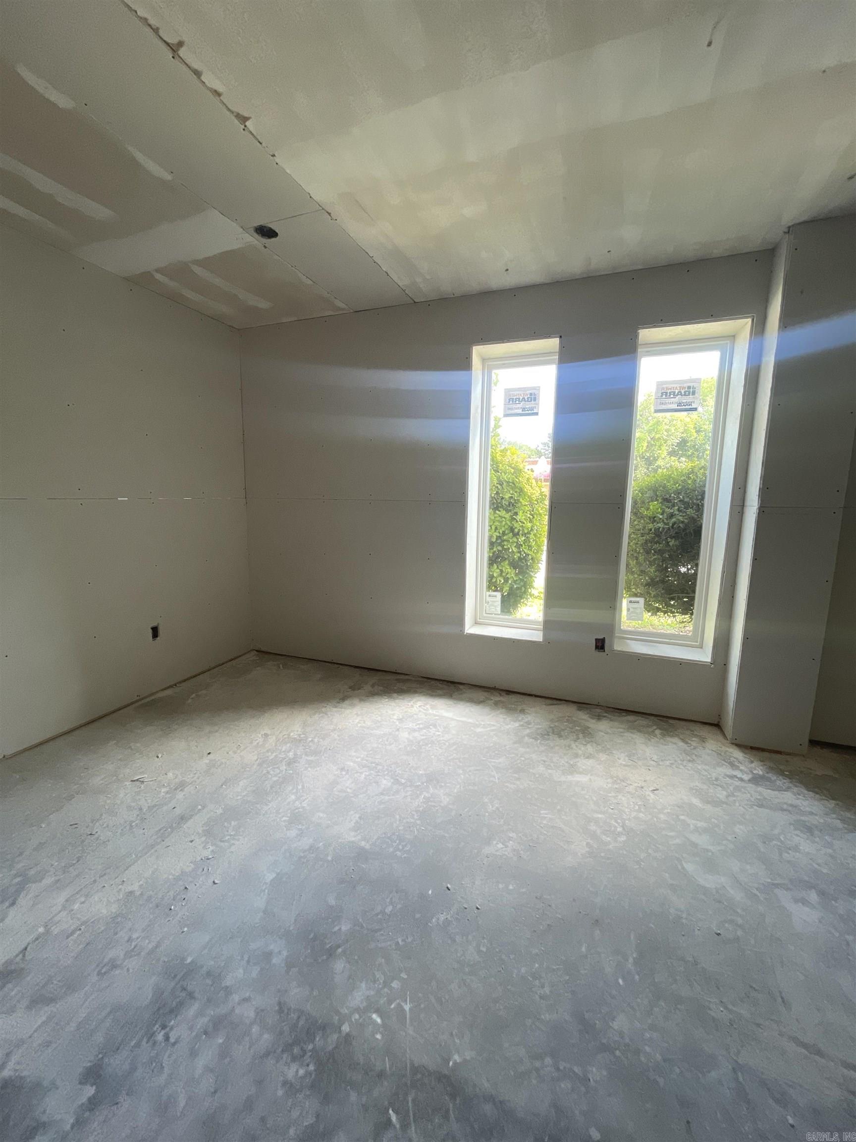 2323 E Broadway Street Property Photo 8