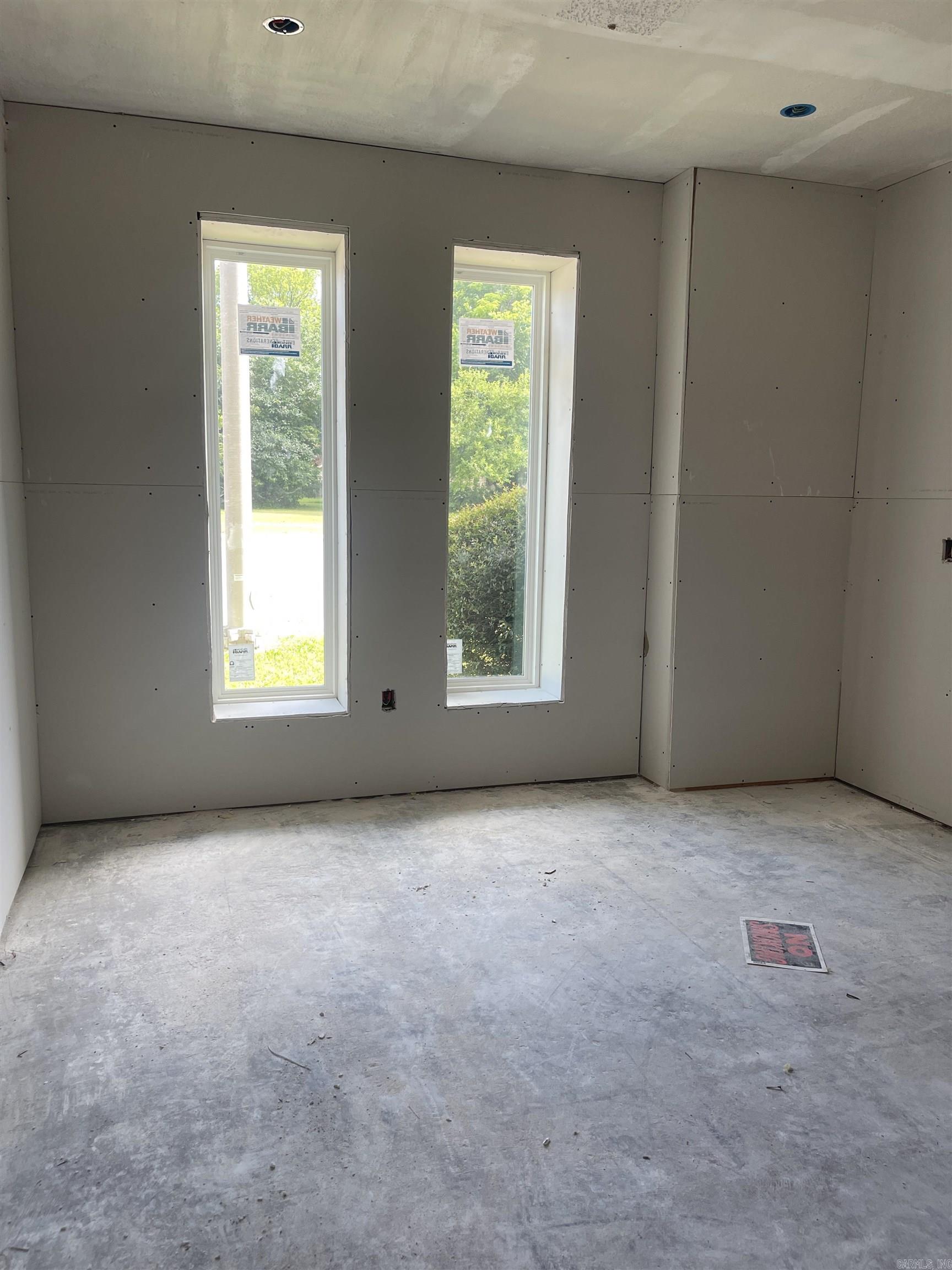 2323 E Broadway Street Property Photo 9