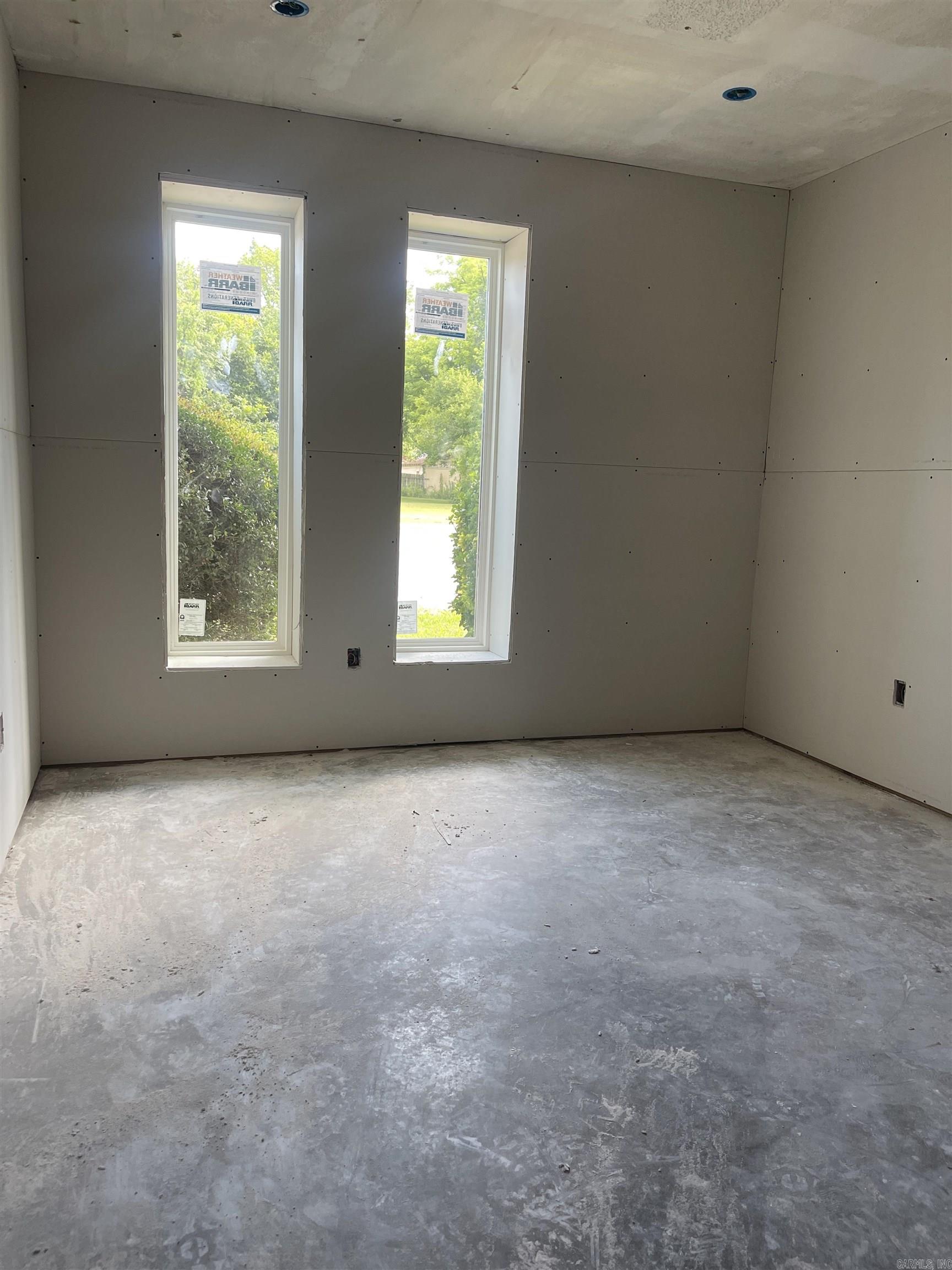 2323 E Broadway Street Property Photo 10