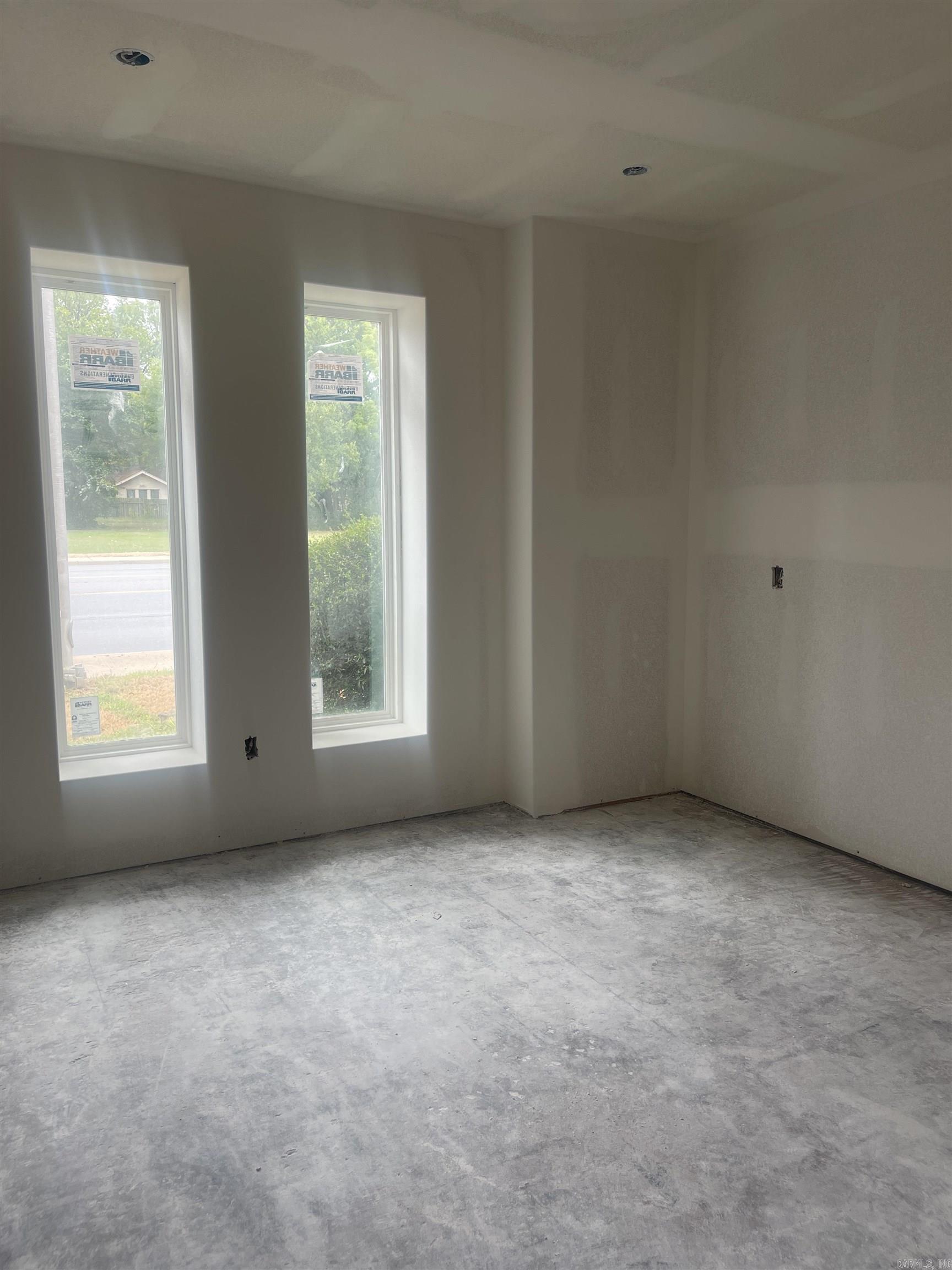 2323 E Broadway Street Property Photo 12