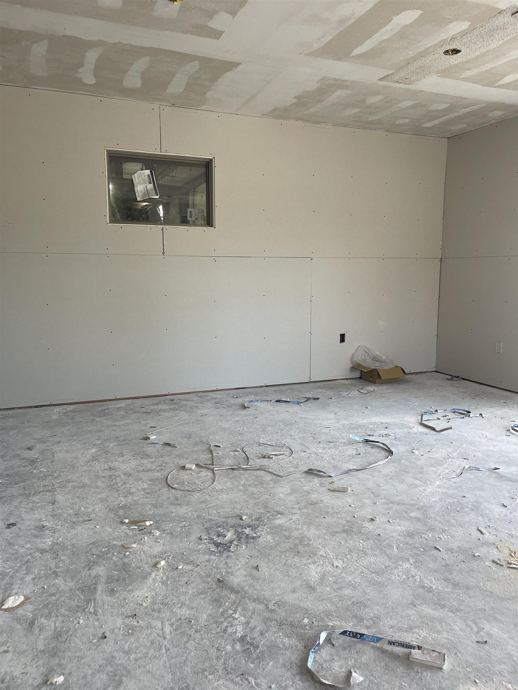2323 E Broadway Street Property Photo 13