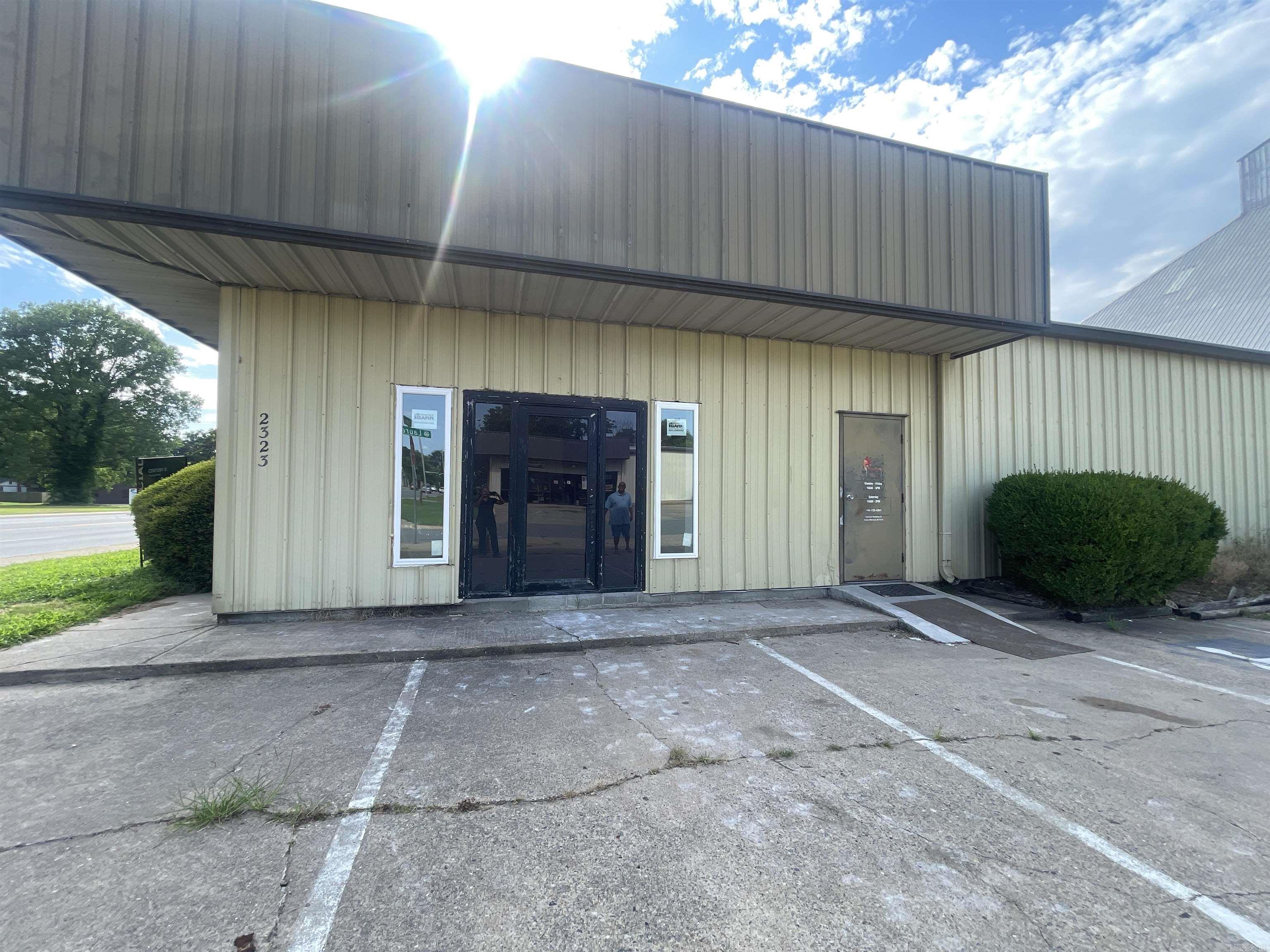 2323 E Broadway Street Property Photo 17