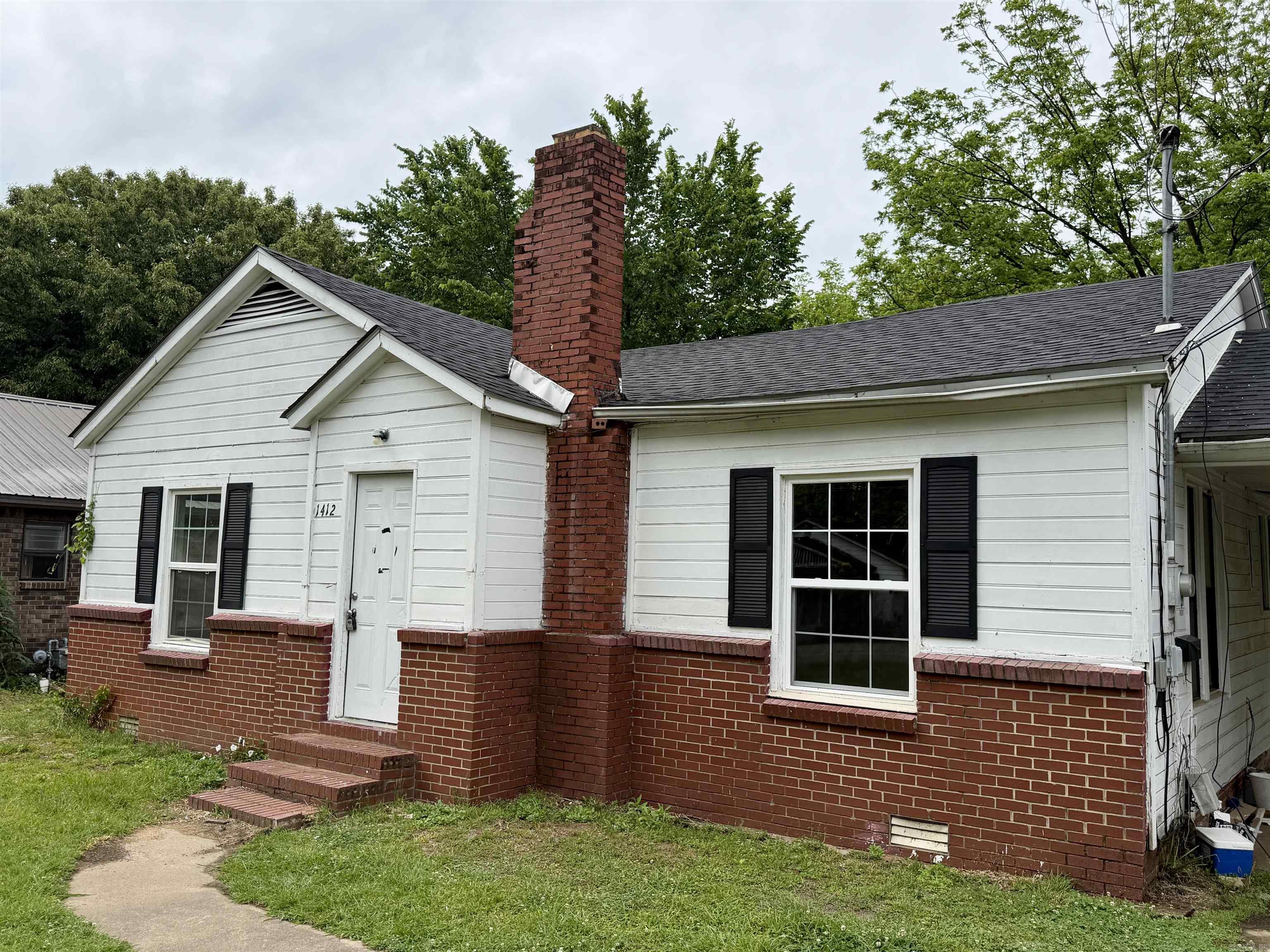 1412 W Cherry St Property Photo 2
