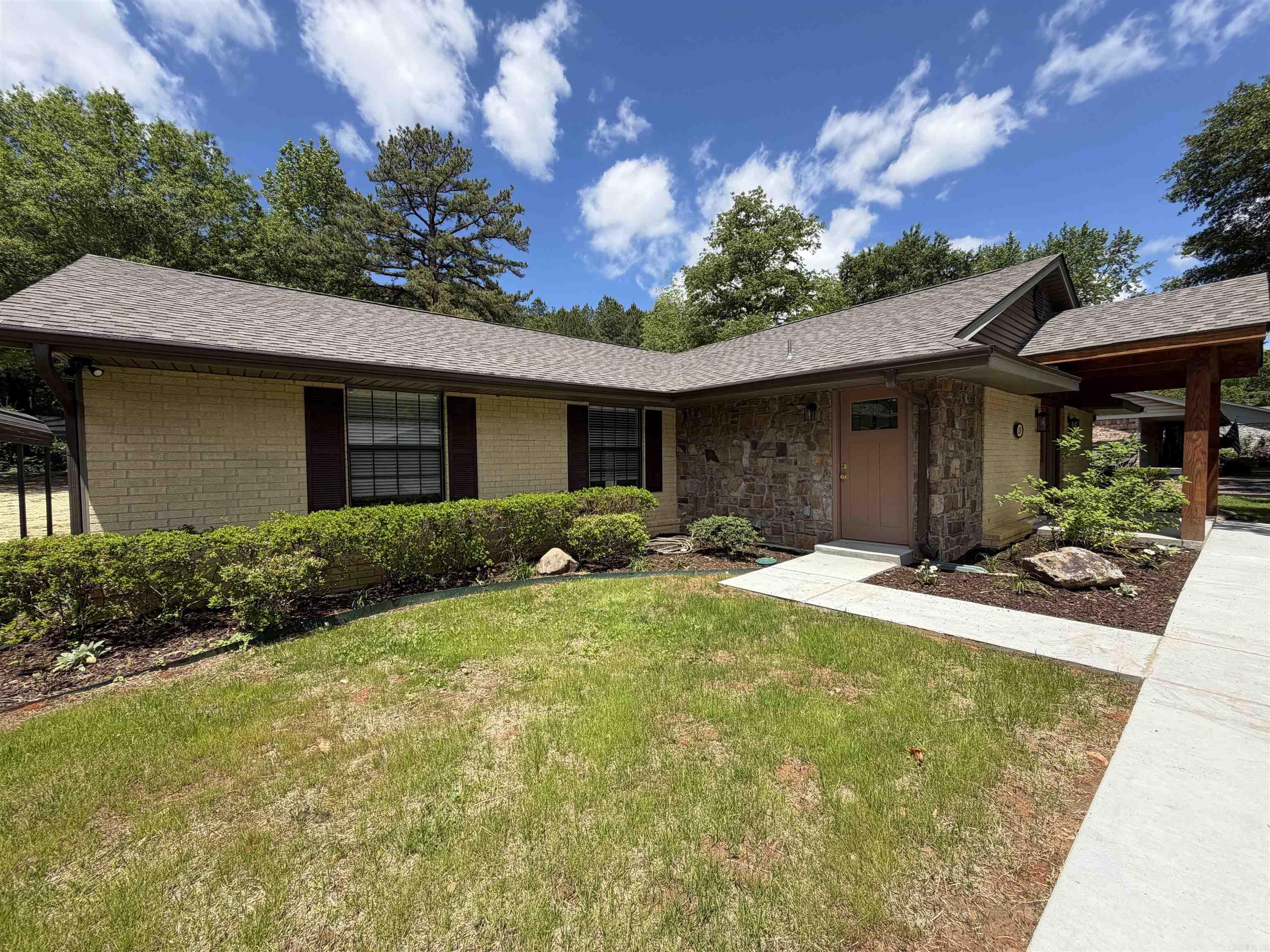 210 Gary Drive Property Photo 3