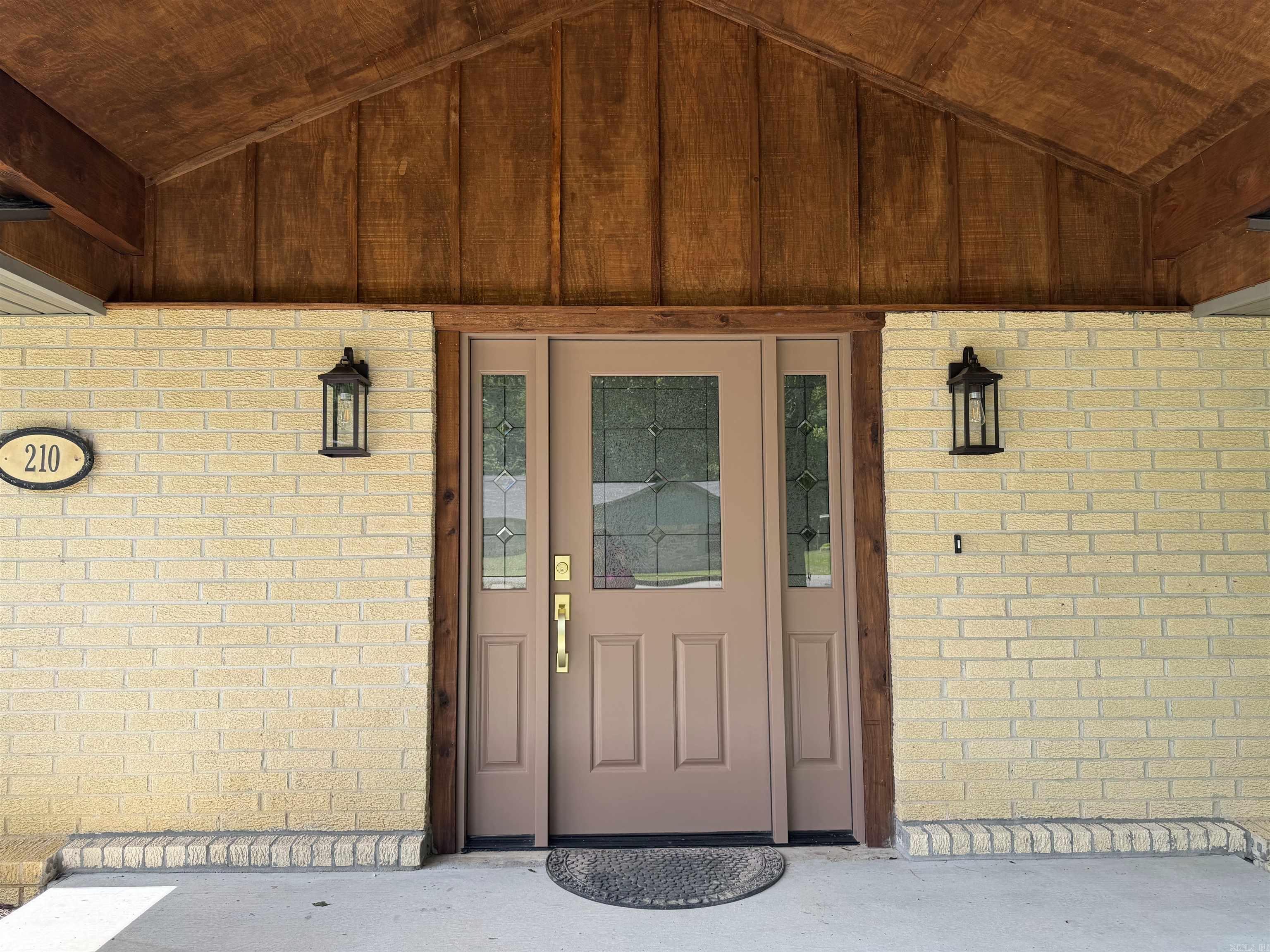 210 Gary Drive Property Photo 6