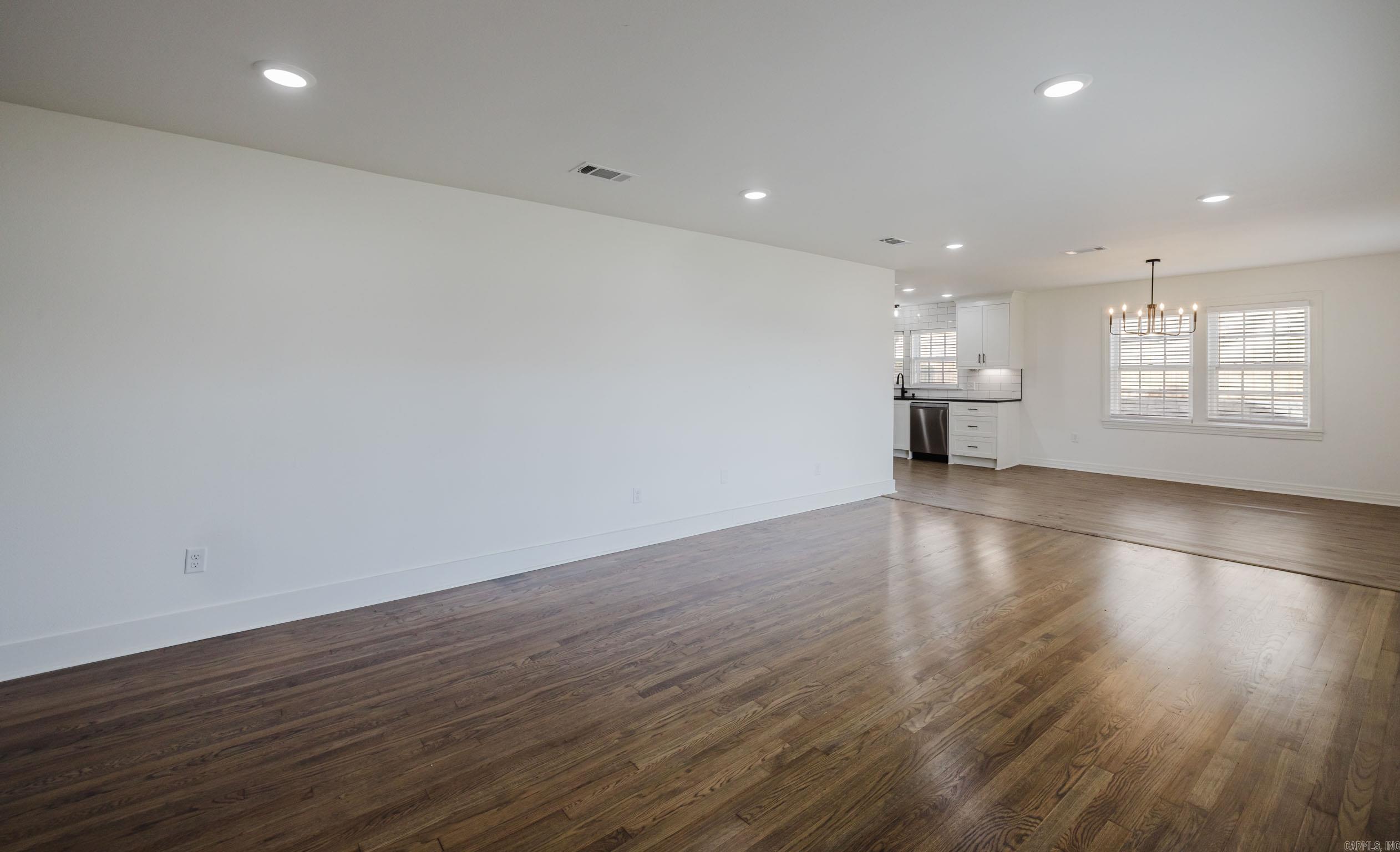 213 E Narroway Property Photo 6