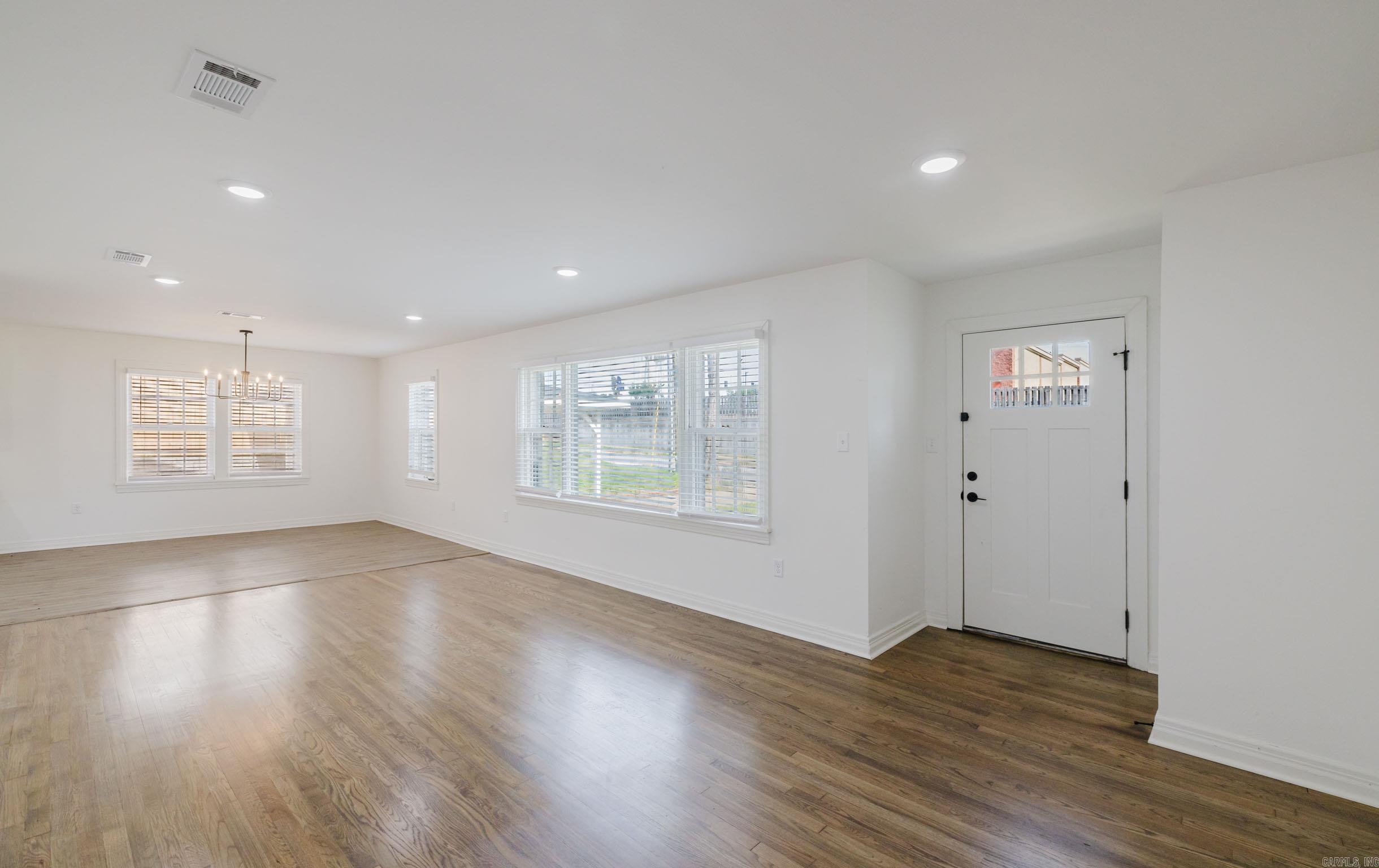 213 E Narroway Property Photo 7