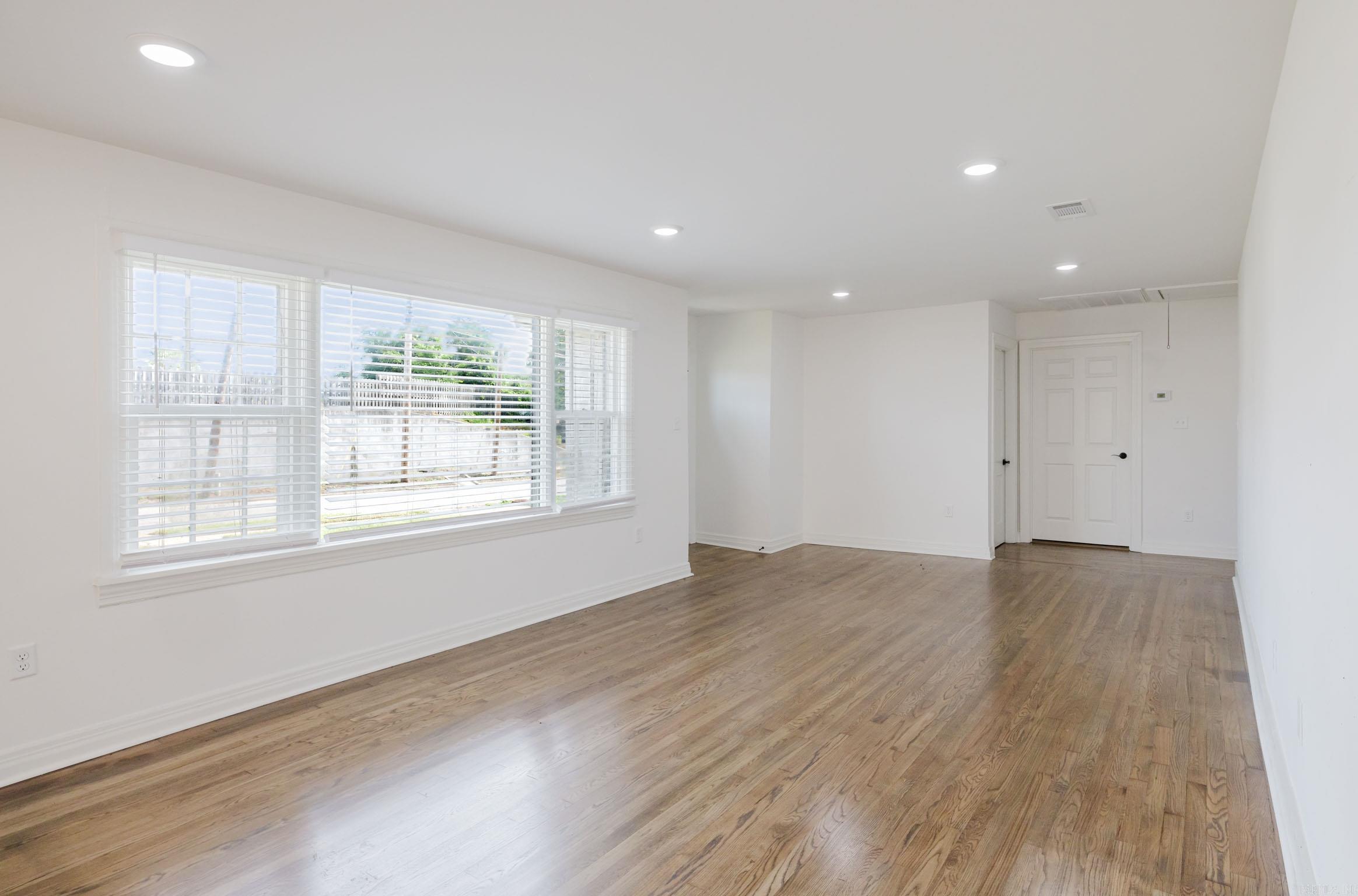 213 E Narroway Property Photo 8