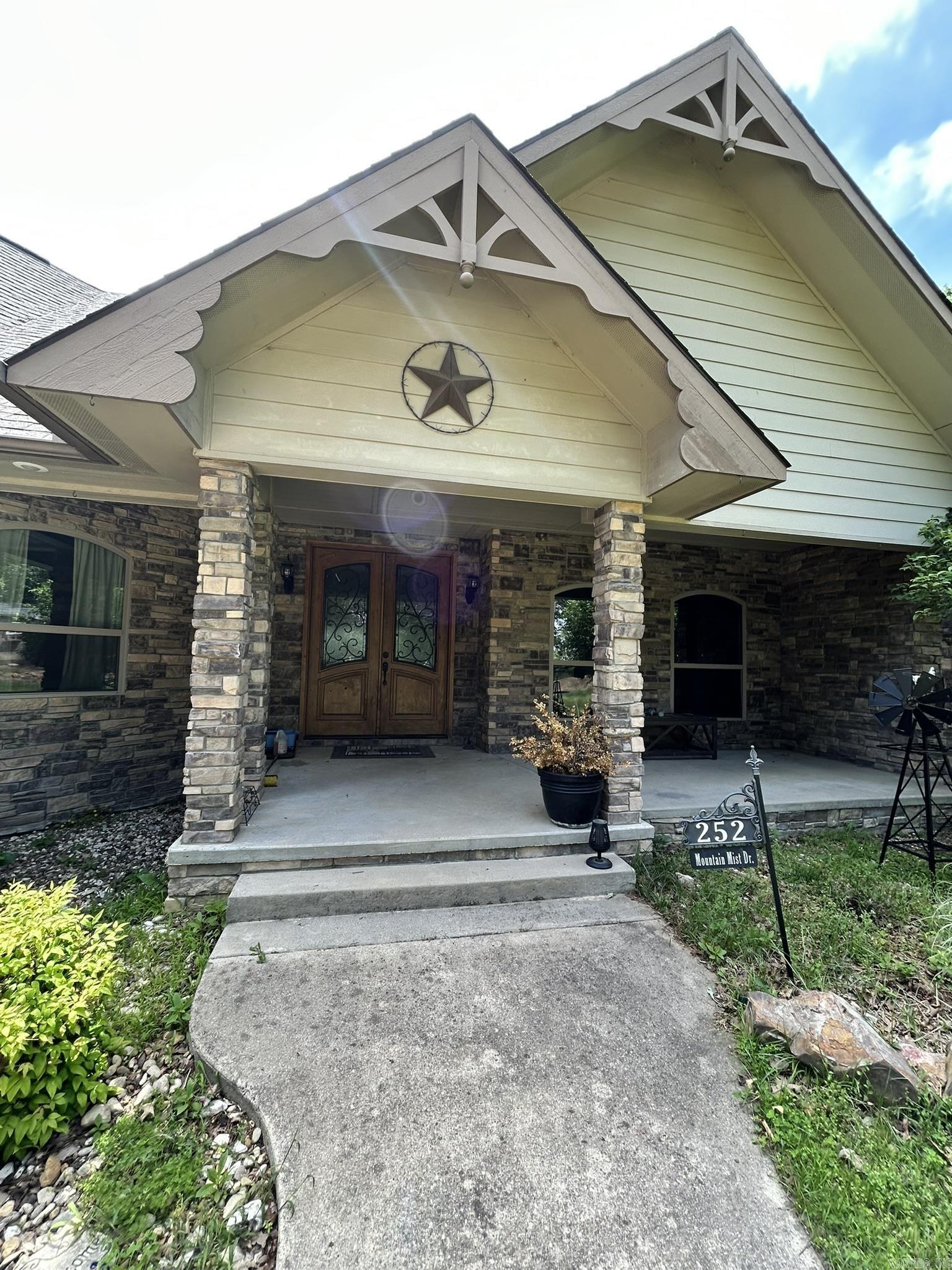 252 Mountain Mist Drive Property Photo 1
