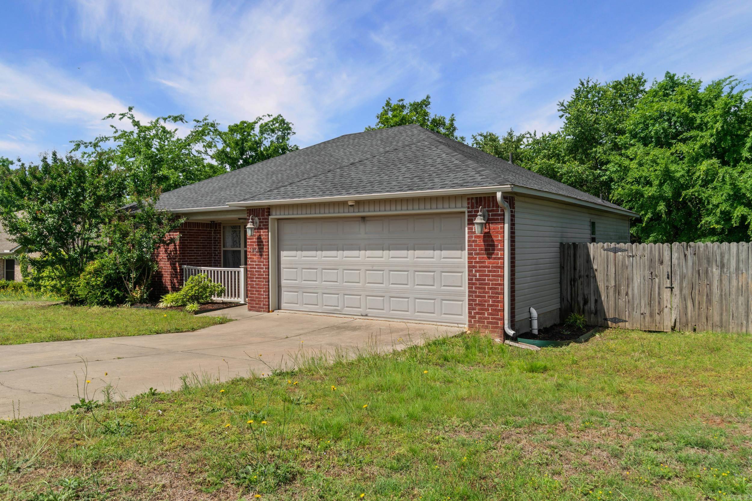 14616 Woodside Place Loop Property Photo 2