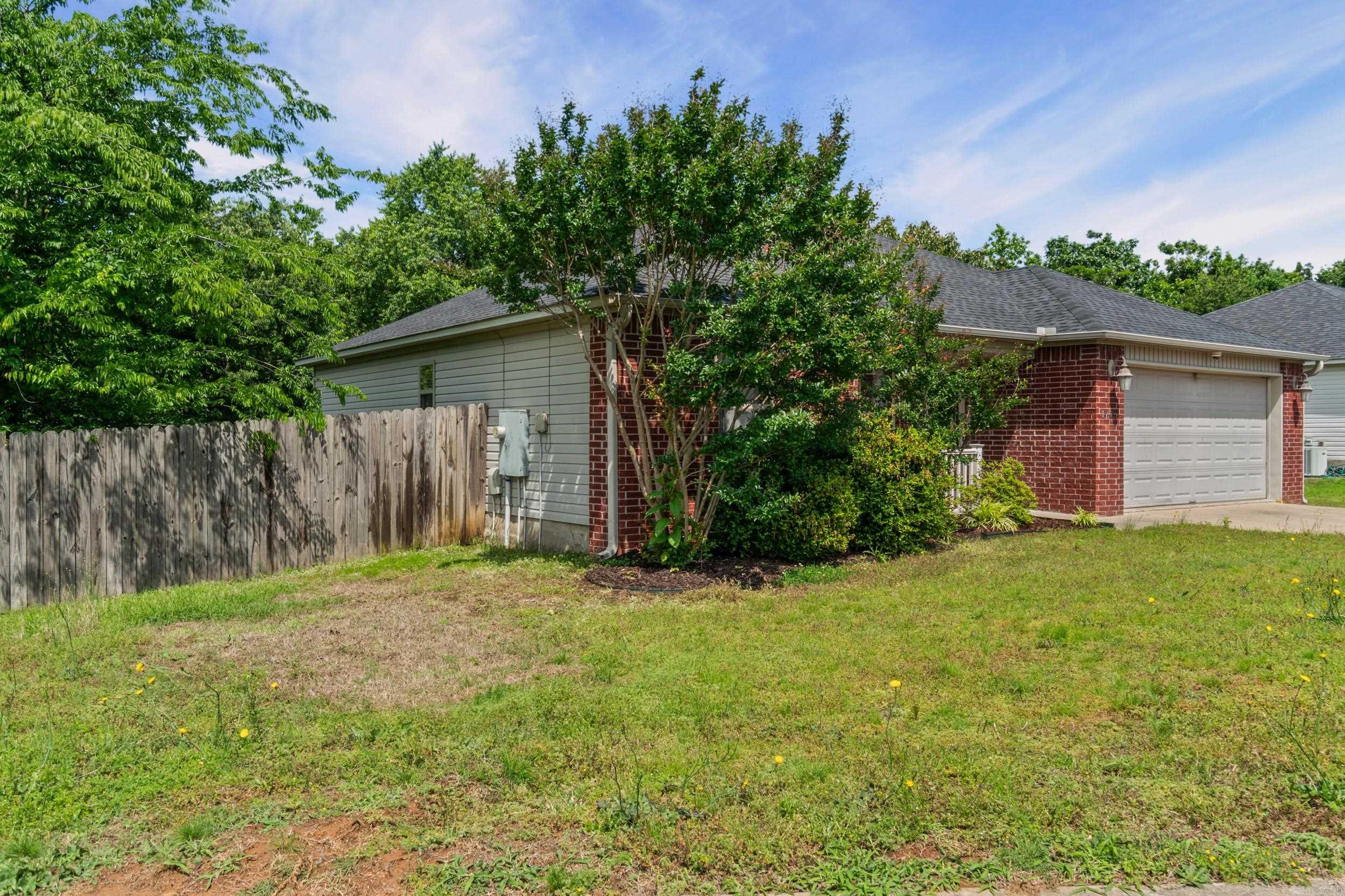 14616 Woodside Place Loop Property Photo 3