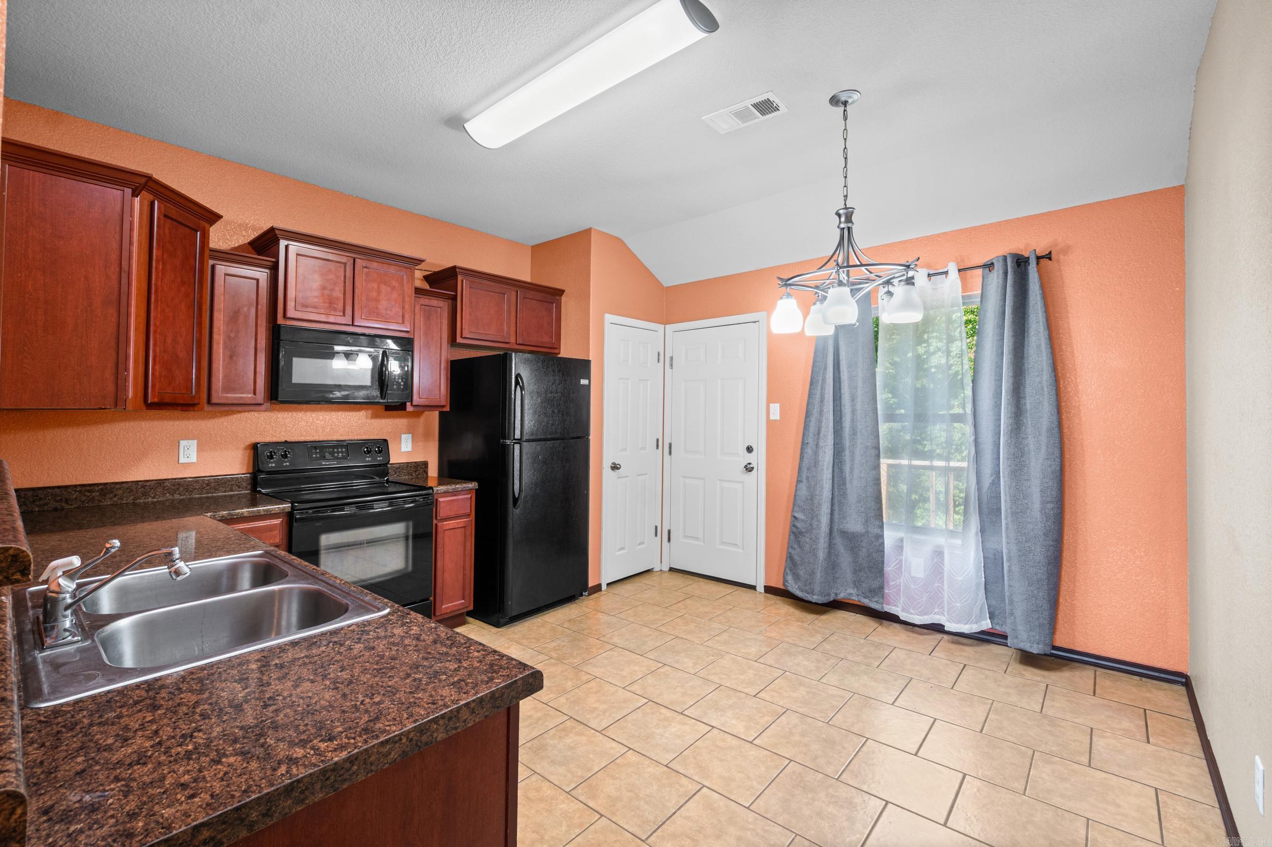 14616 Woodside Place Loop Property Photo 9