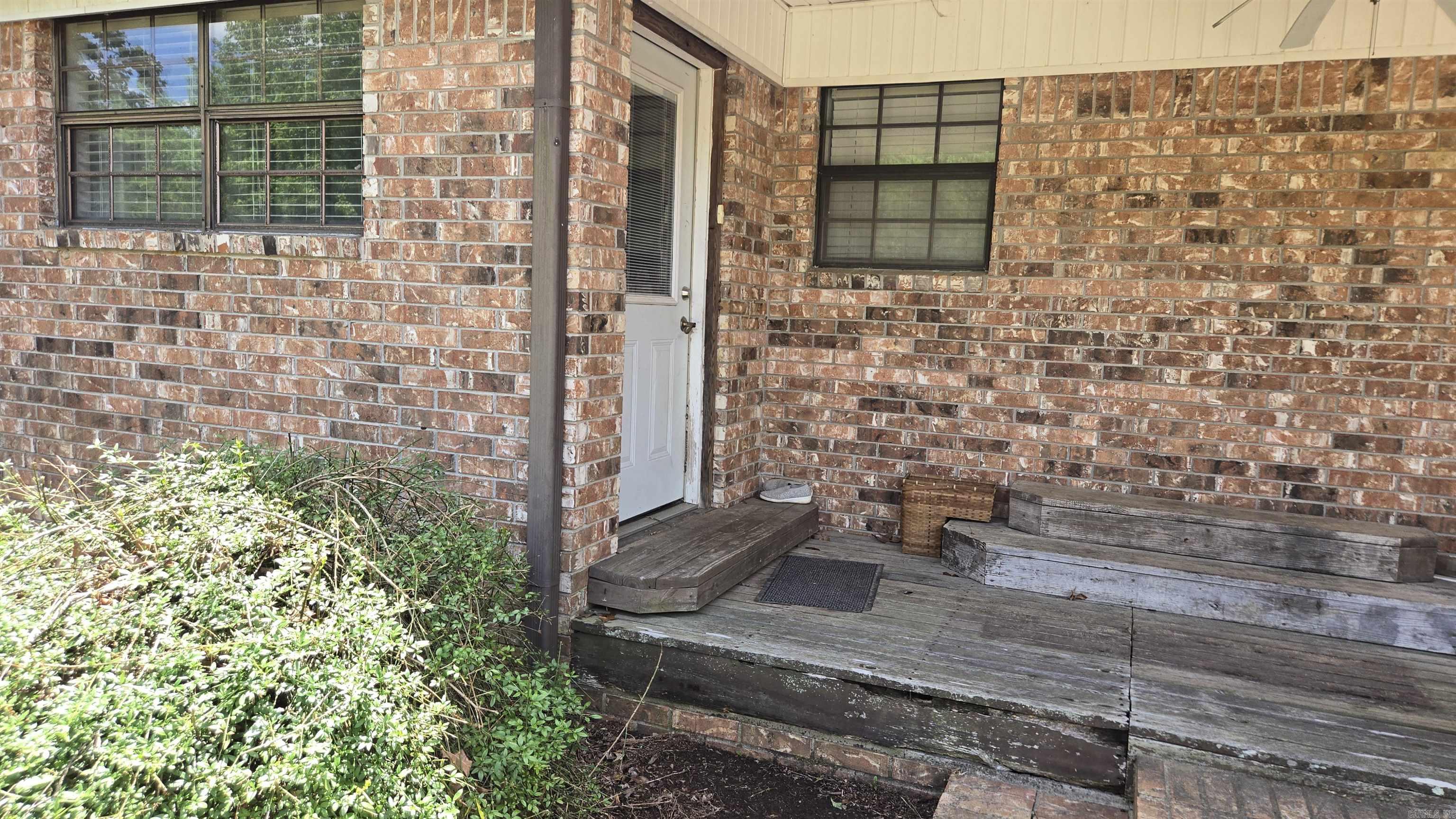 504 W Glazy Peau Property Photo 6