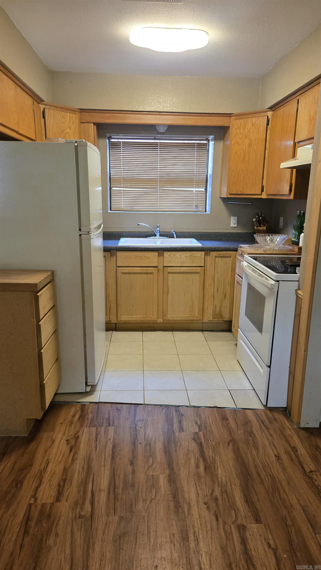 504 W Glazy Peau Property Photo 22