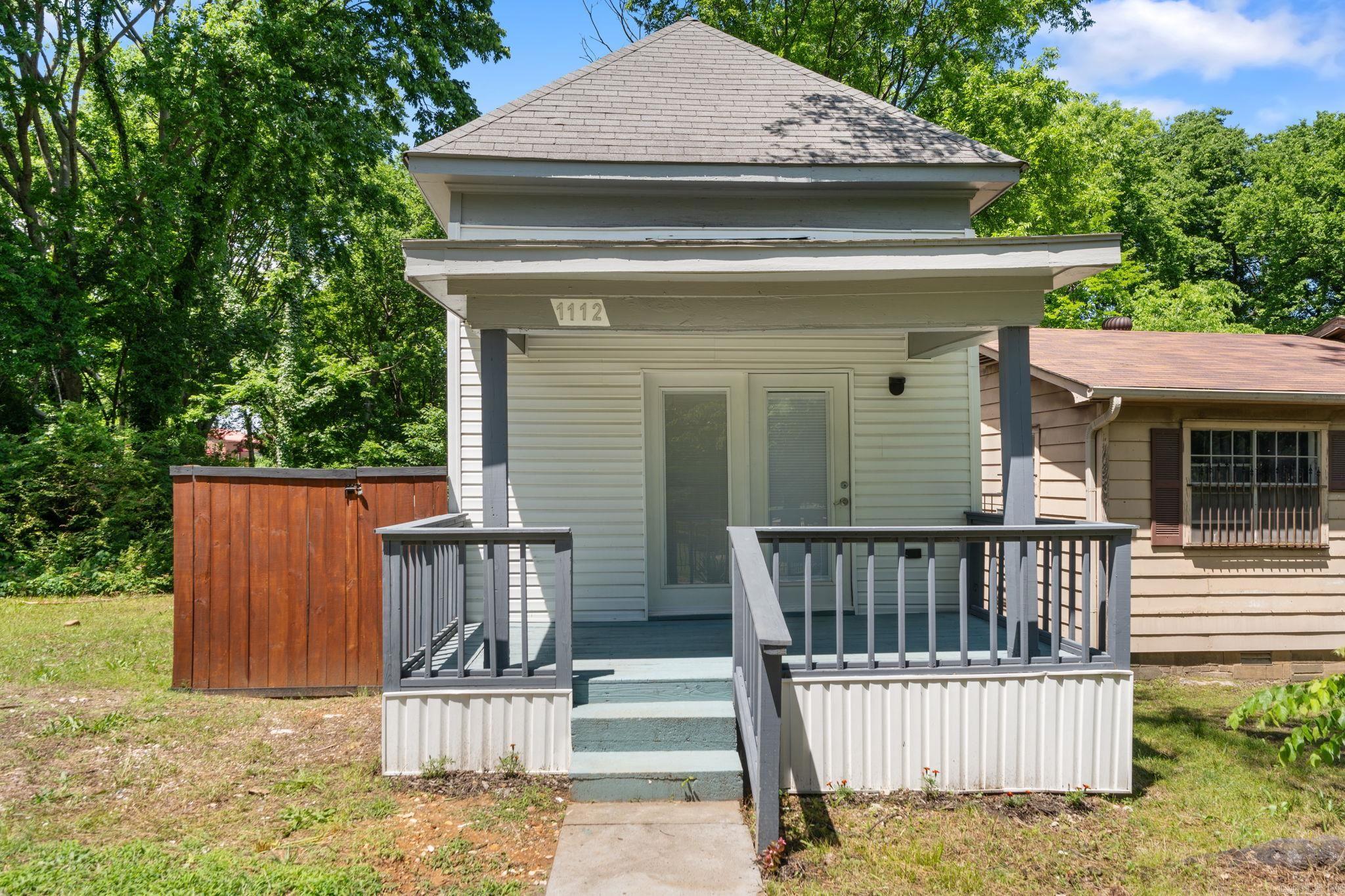 1112 HANGER Street