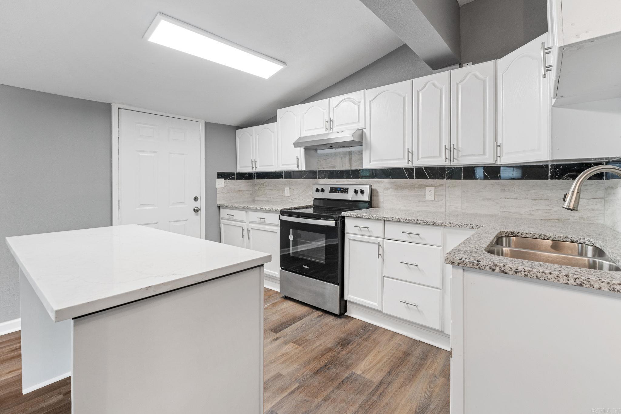 1112 Hanger Street Property Photo 2