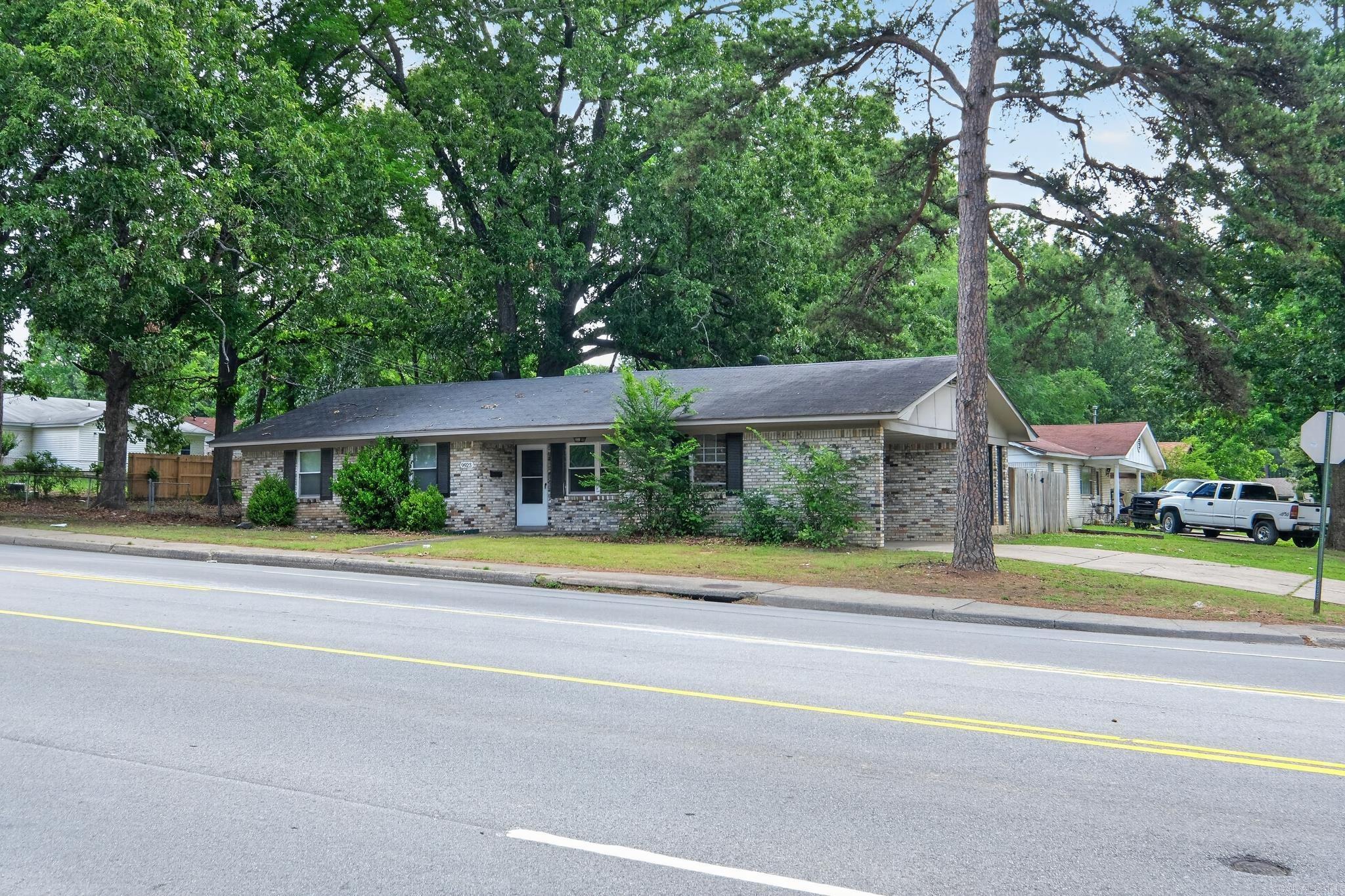 9923 Chicot Road Property Photo 1