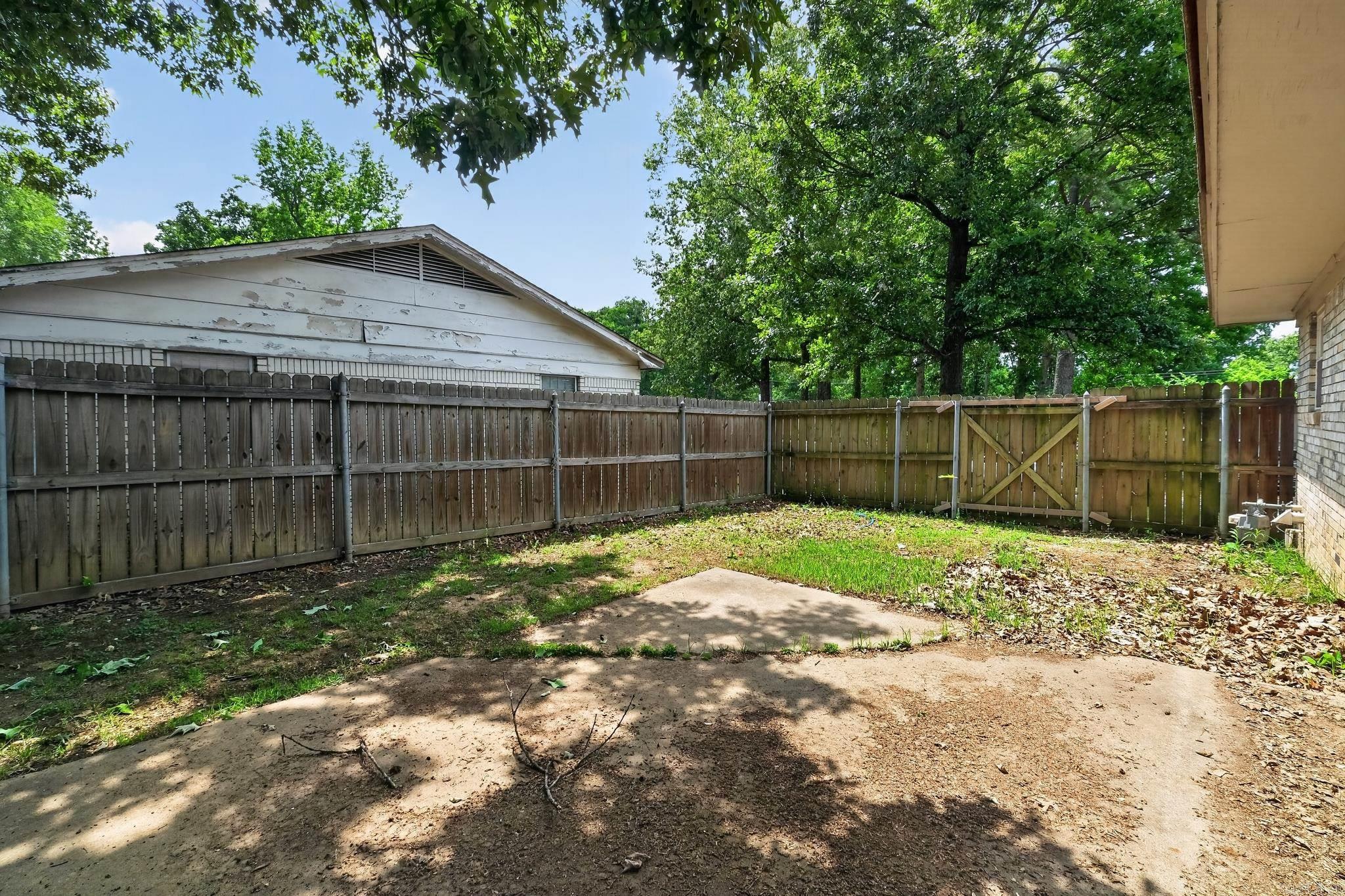 9923 Chicot Road Property Photo 3