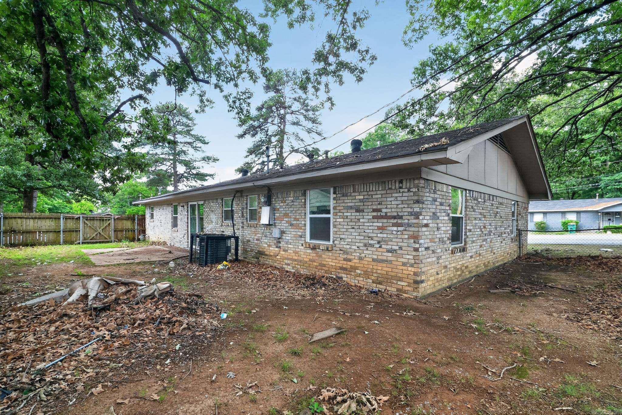 9923 Chicot Road Property Photo 6
