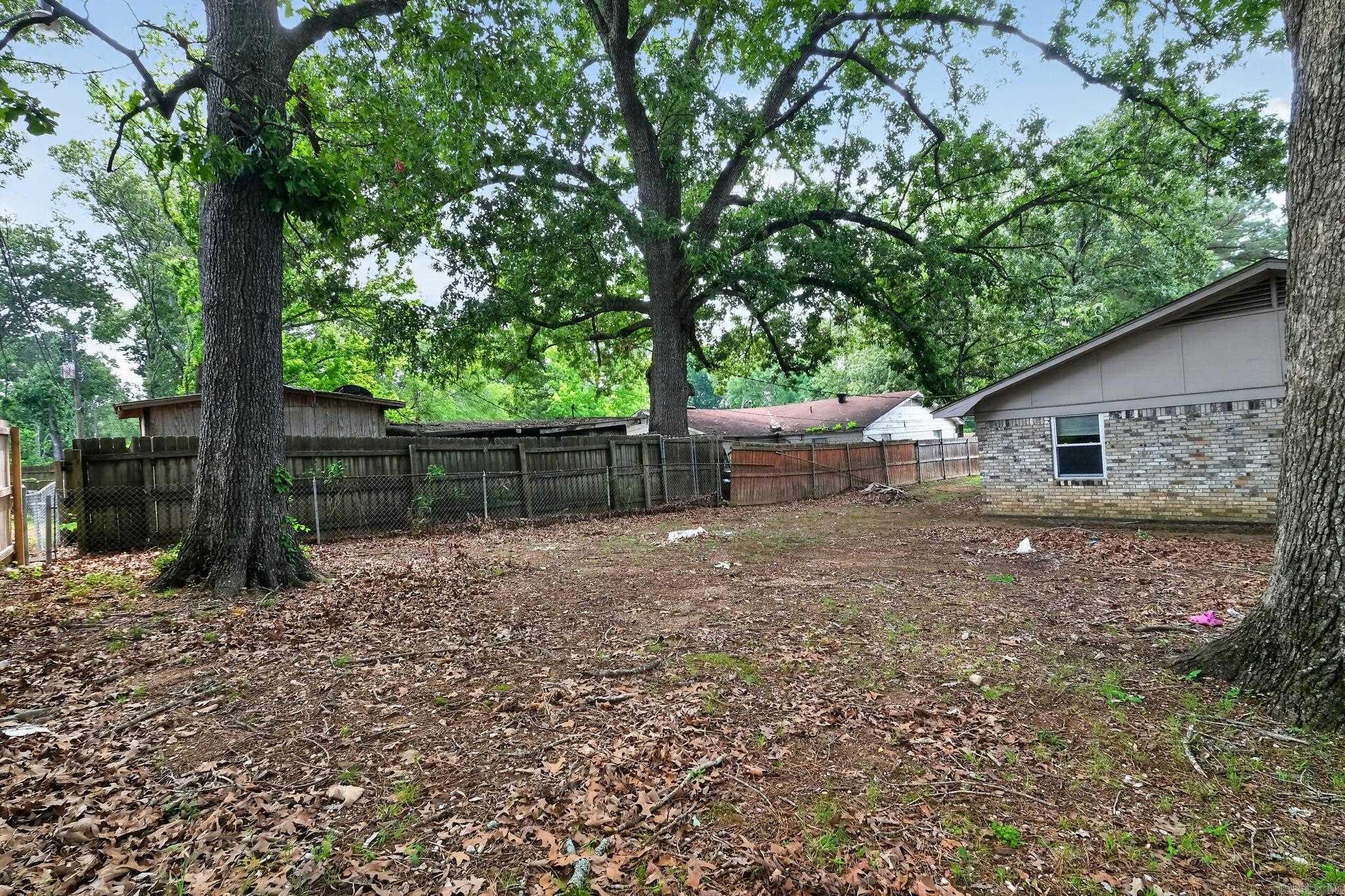 9923 Chicot Road Property Photo 7