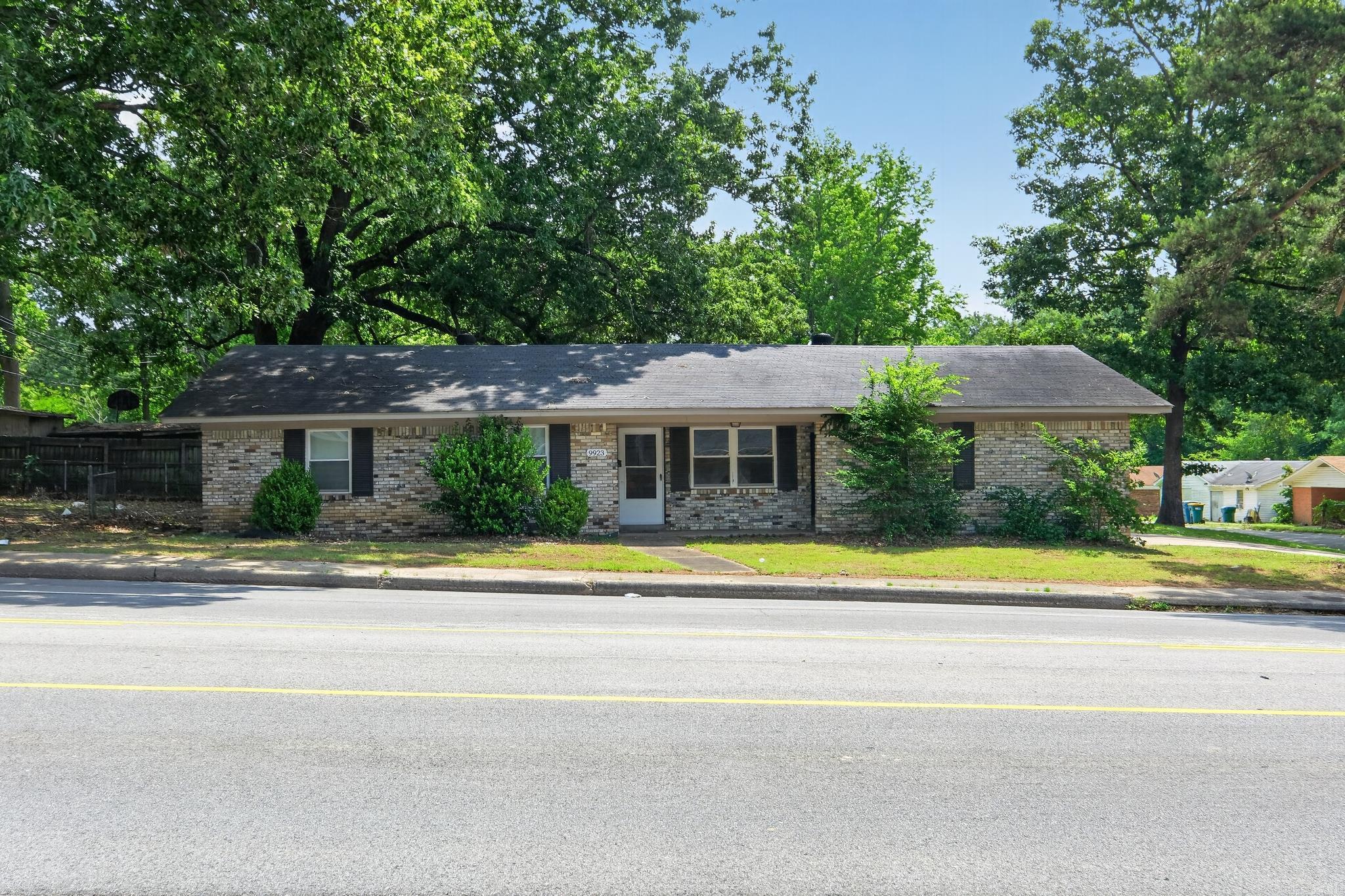 9923 Chicot Road Property Photo 8