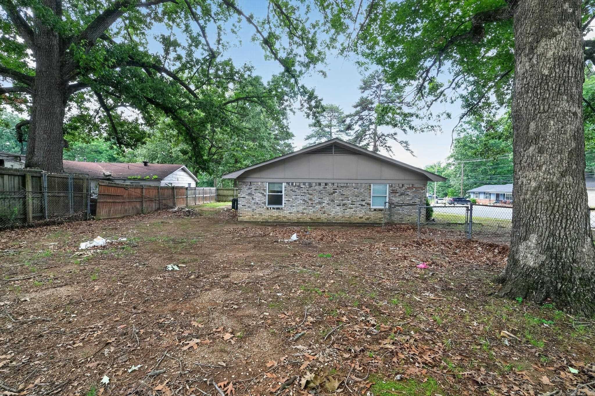 9923 Chicot Road Property Photo 9