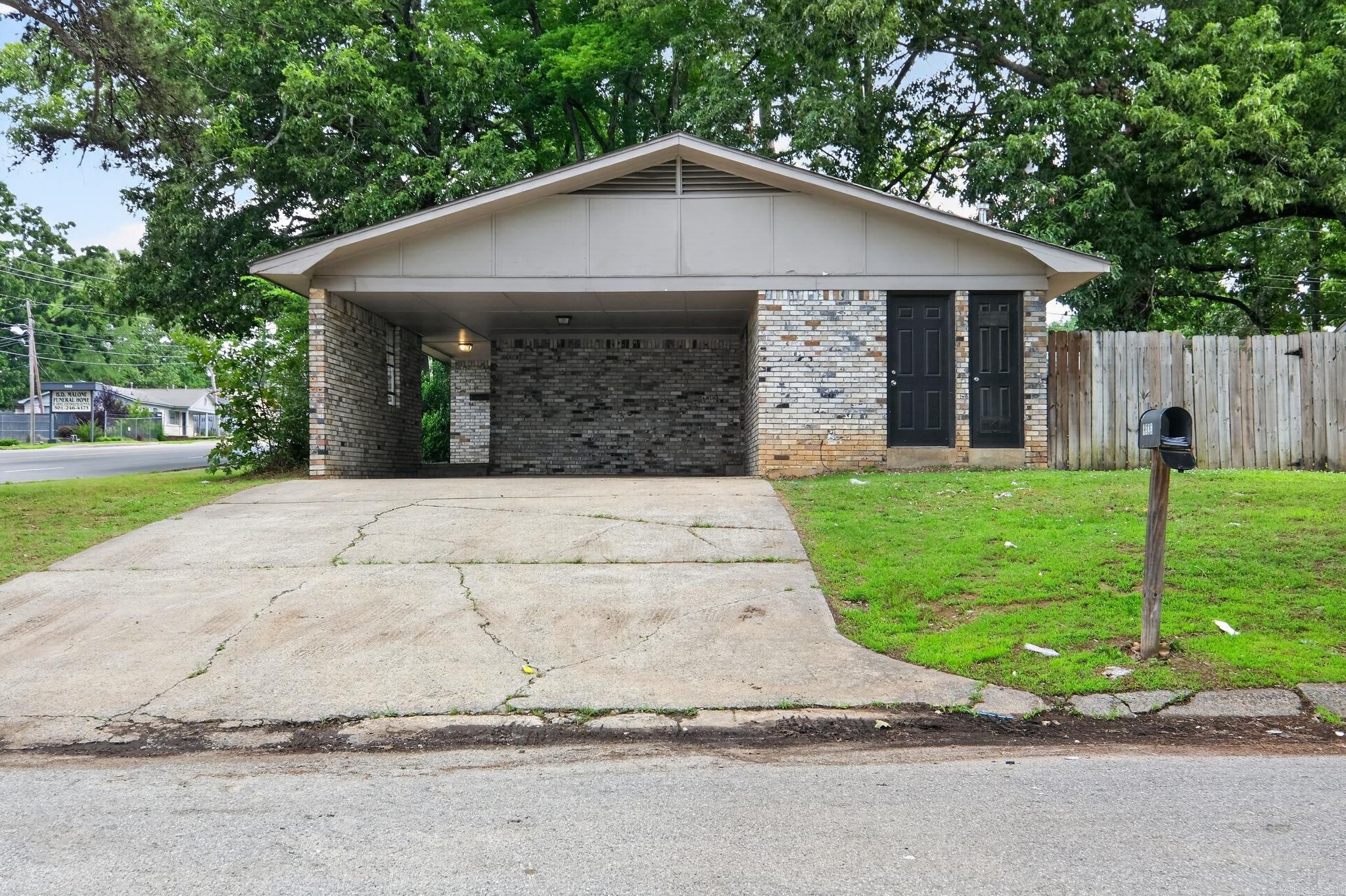 9923 Chicot Road Property Photo 10