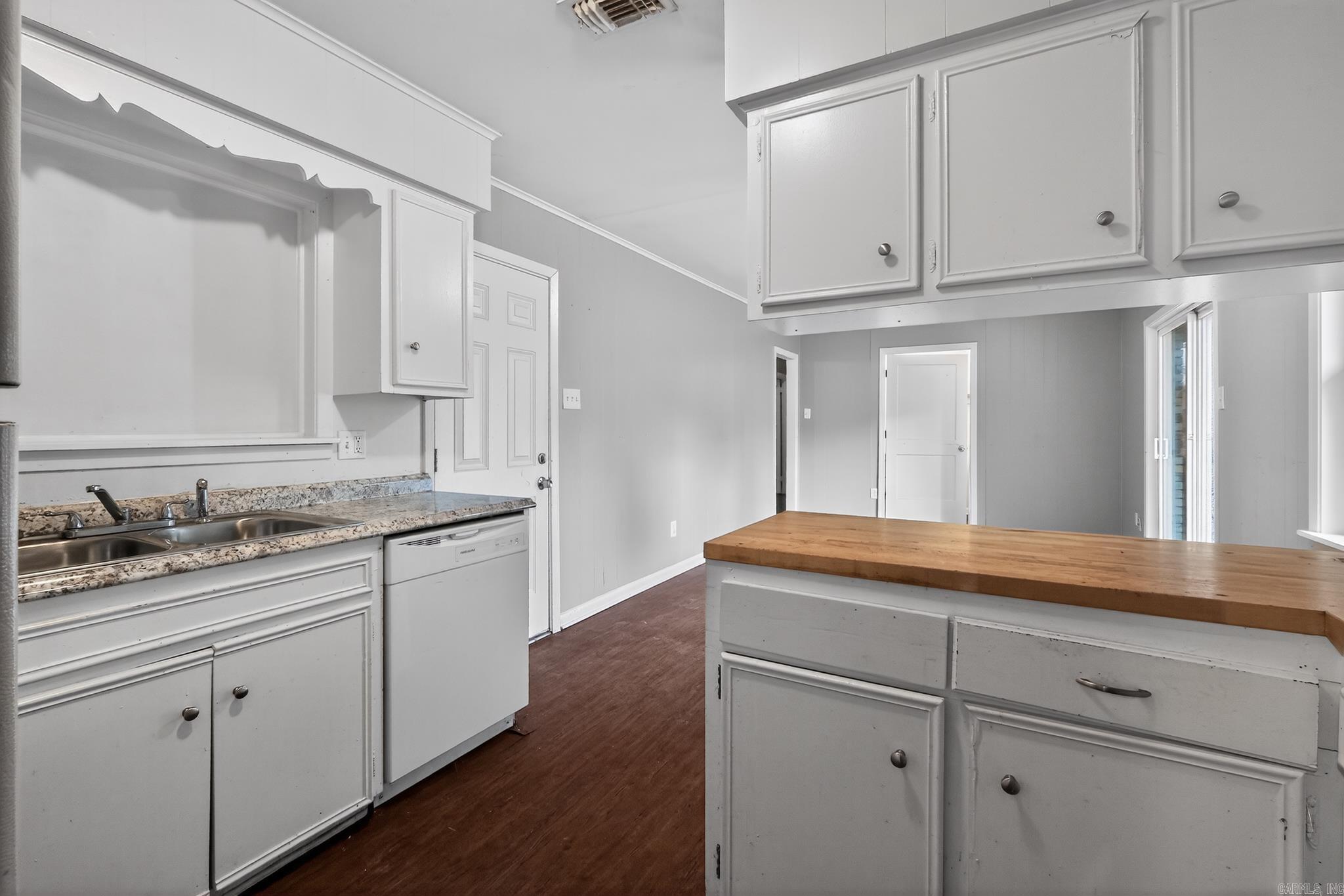 9923 Chicot Road Property Photo 20