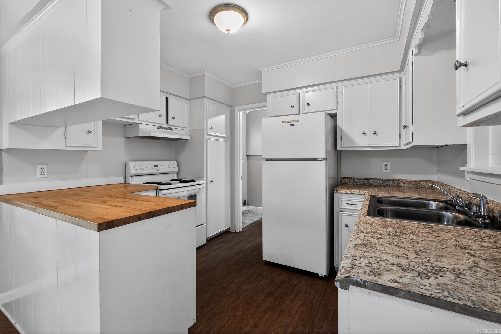 9923 Chicot Road Property Photo 22