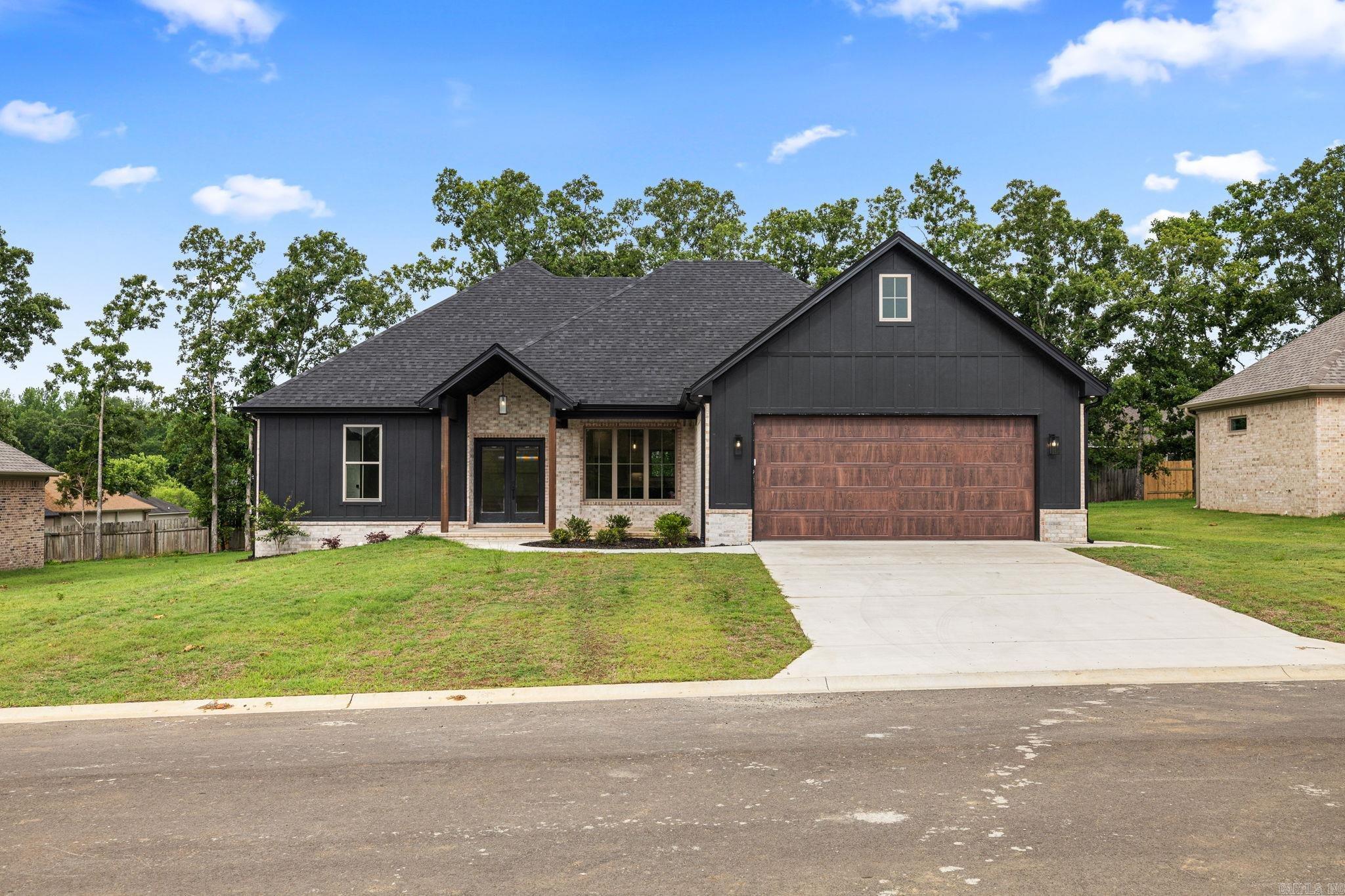 740 Grand Valley Loop Property Photo 1