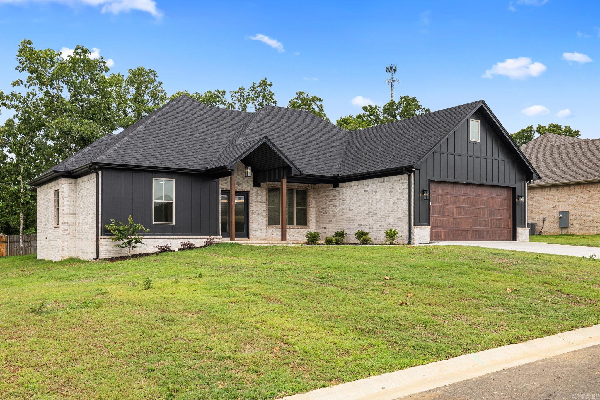 740 Grand Valley Loop Property Photo 3